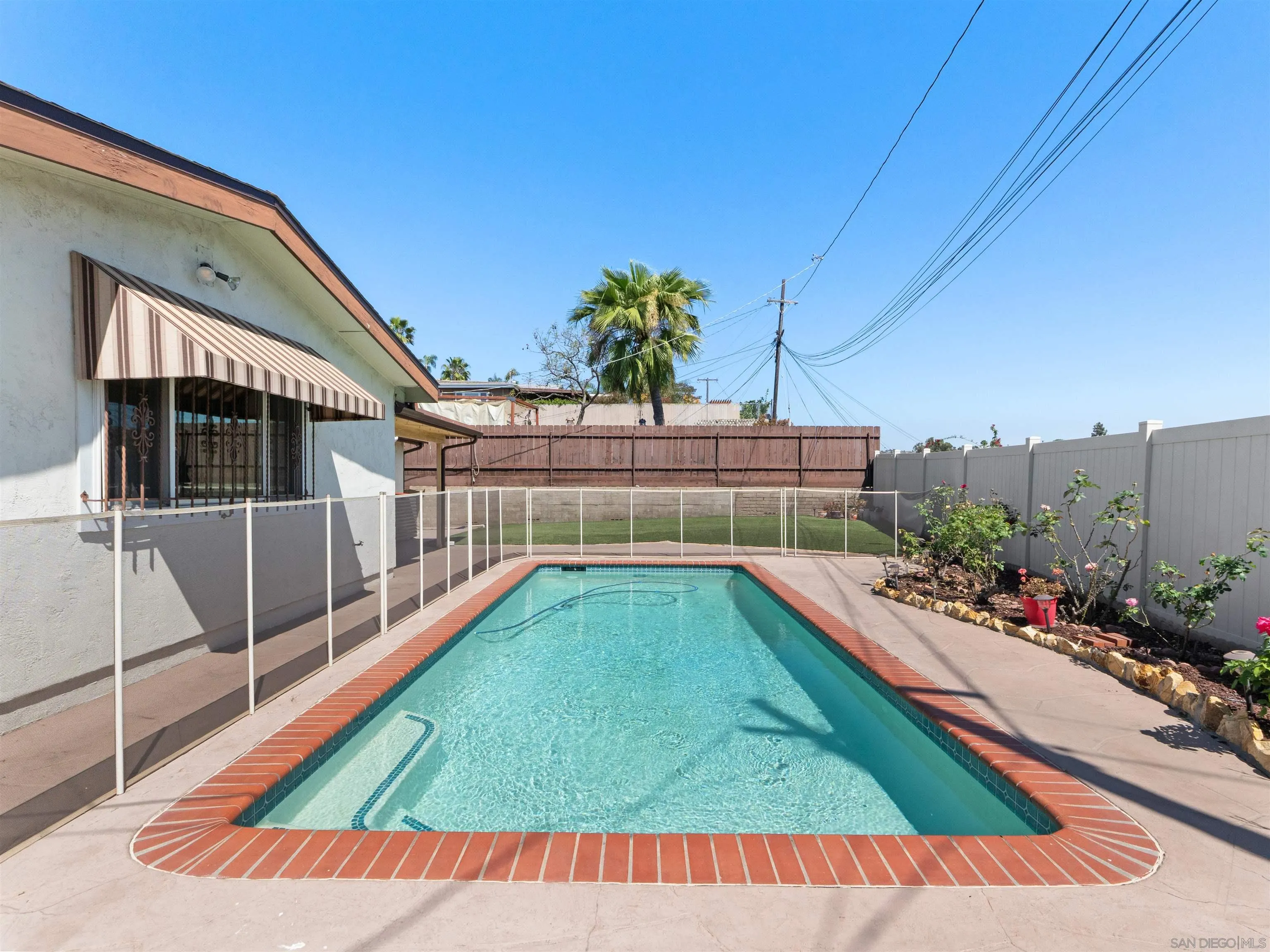 https://cdn.realtyfeed.com/cdn/127/260008380/c7a4d0a793a6956f24db2bb92f61fa05.webp