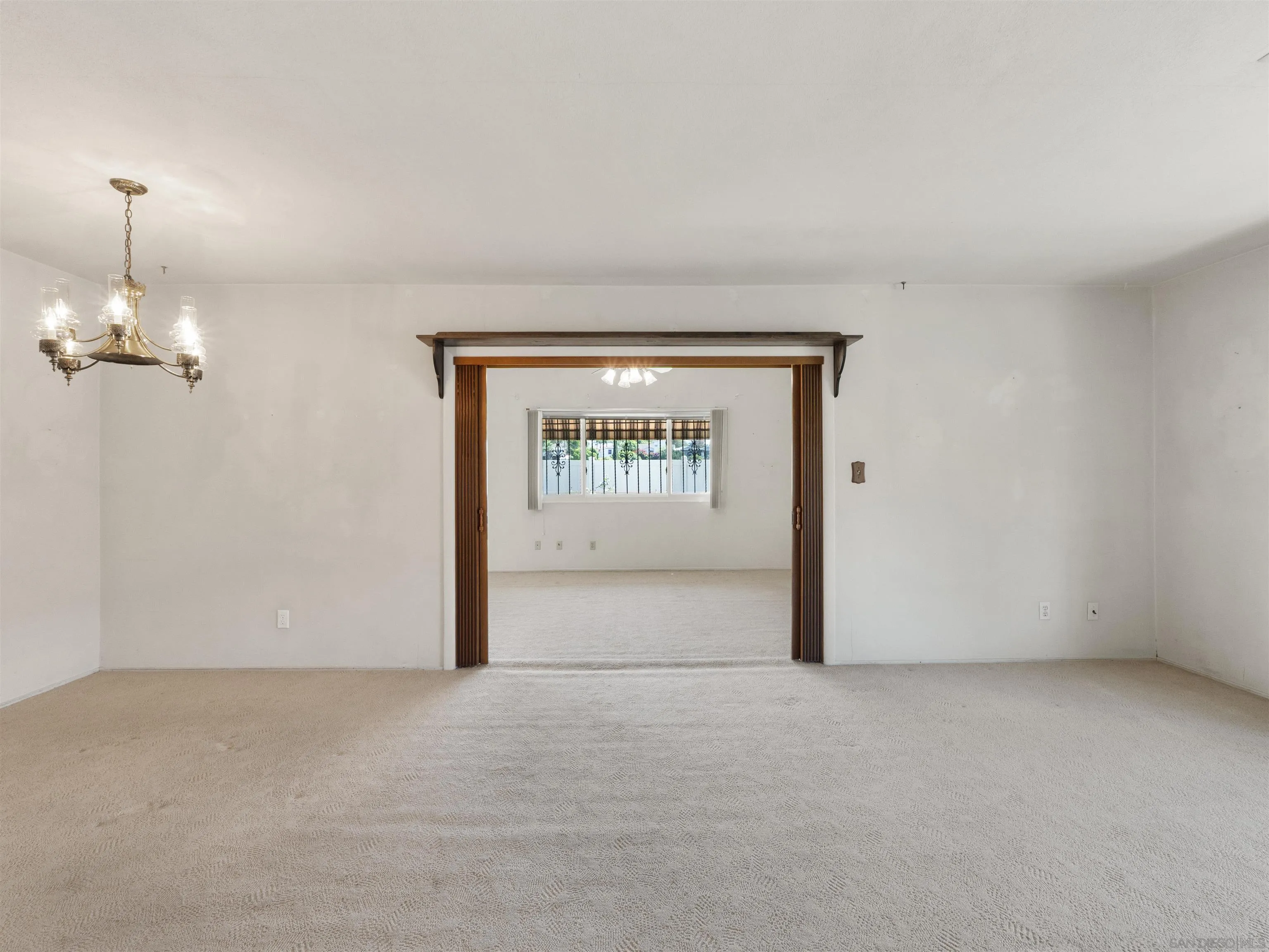 https://cdn.realtyfeed.com/cdn/127/260008380/d39584b1584f9cbb5f49318225b492dd.webp