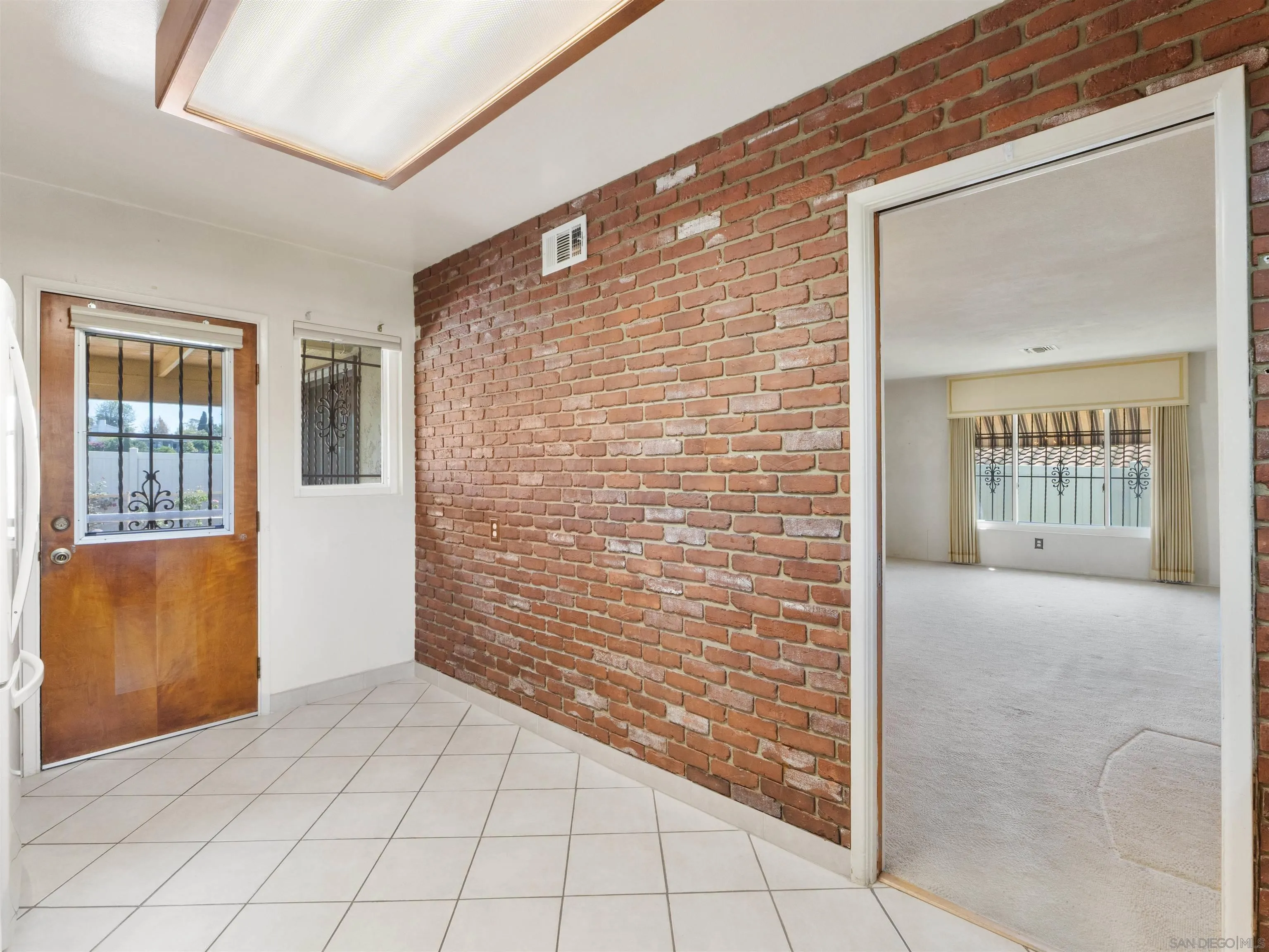 https://cdn.realtyfeed.com/cdn/127/260008380/fd505046afd5814a541f4d20de37a63d.webp