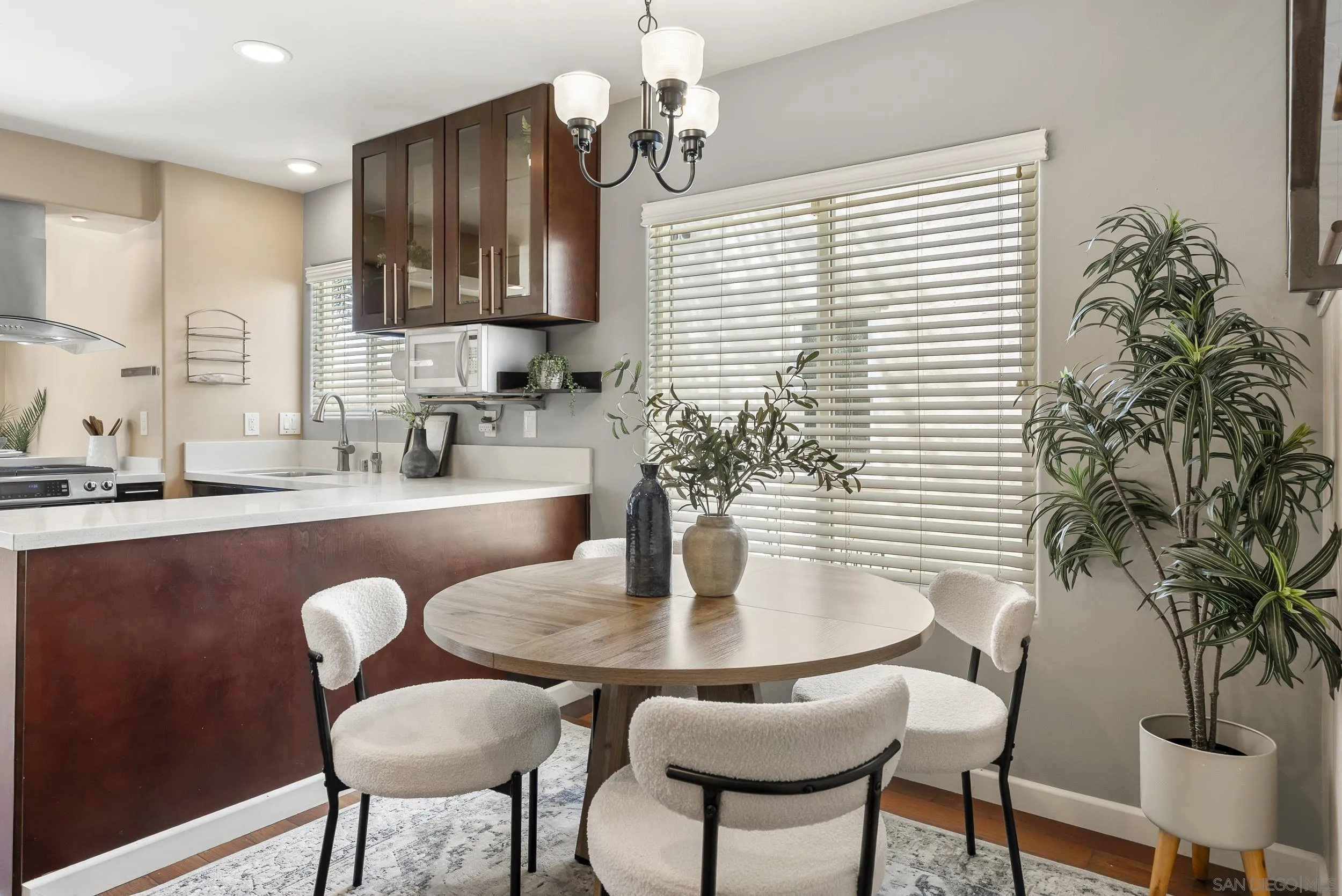 https://cdn.realtyfeed.com/cdn/127/260008381/4a330d2d5eb55f51805a733fa462fec0.webp