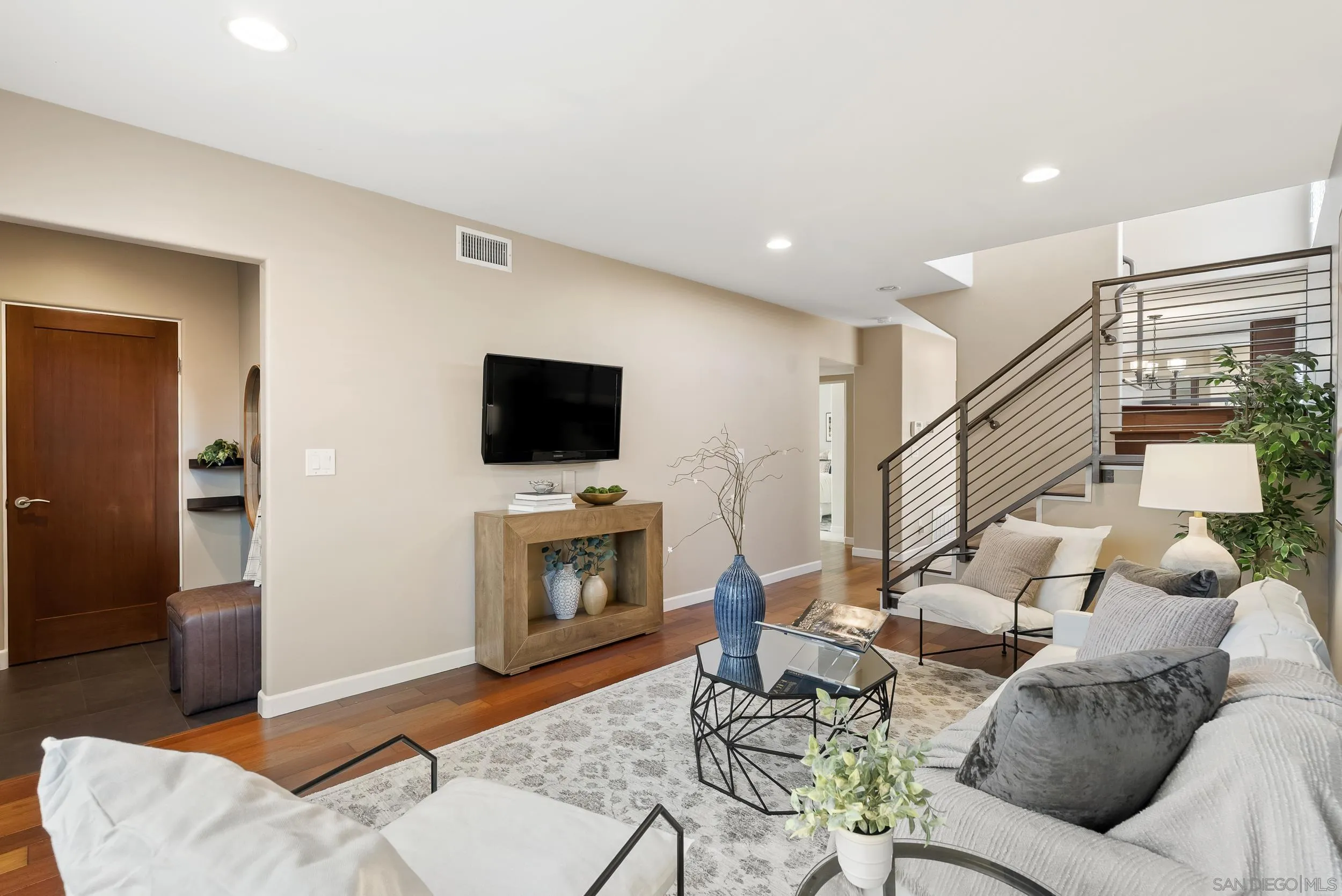 https://cdn.realtyfeed.com/cdn/127/260008381/590339731f4681536caee4228fe8e15e.webp