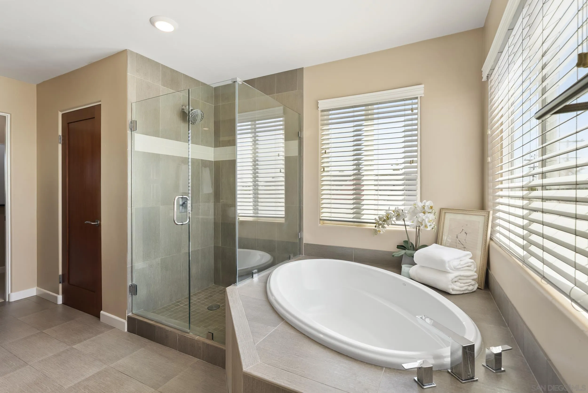 https://cdn.realtyfeed.com/cdn/127/260008381/5de6d59da6bf006a2cb9abb77242234c.webp