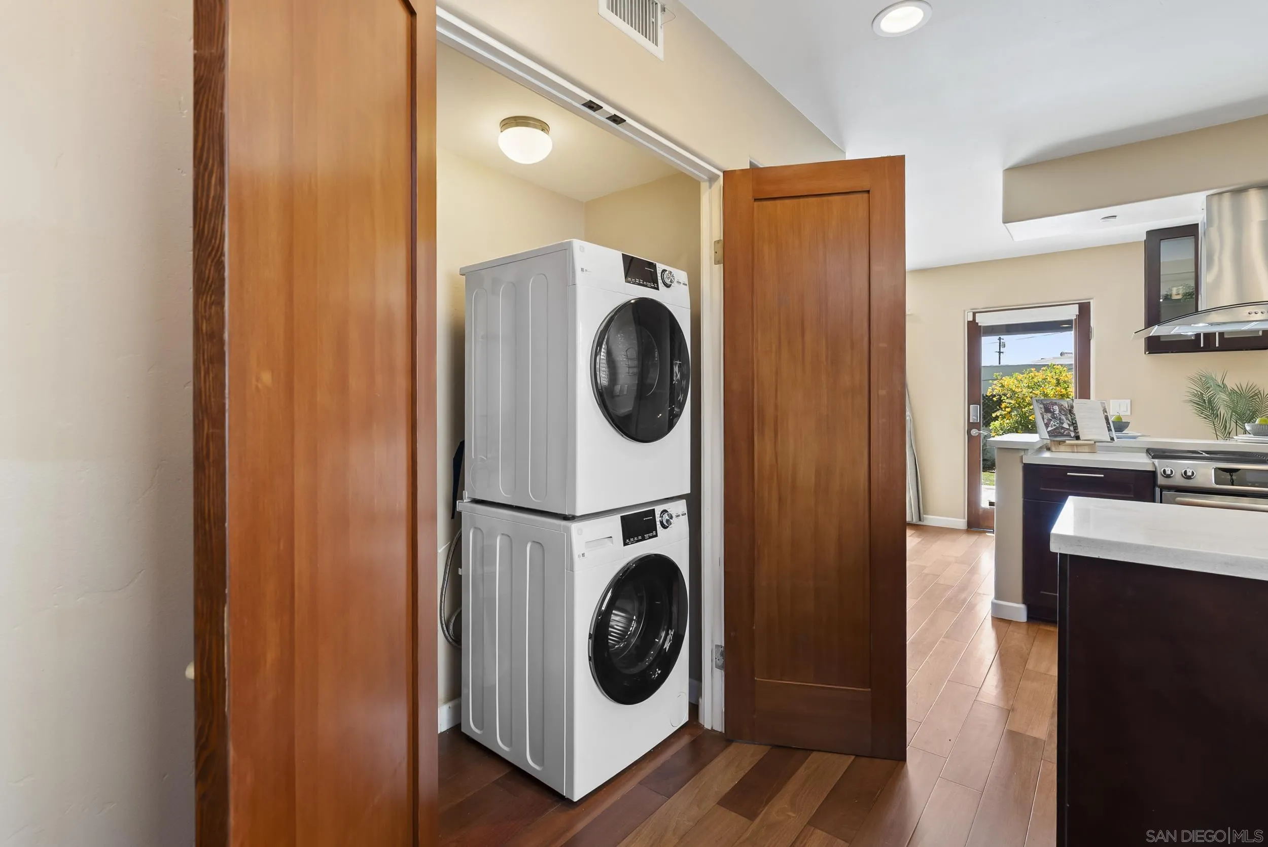 https://cdn.realtyfeed.com/cdn/127/260008381/755de4deb730cdf1506a2692822db9c0.webp