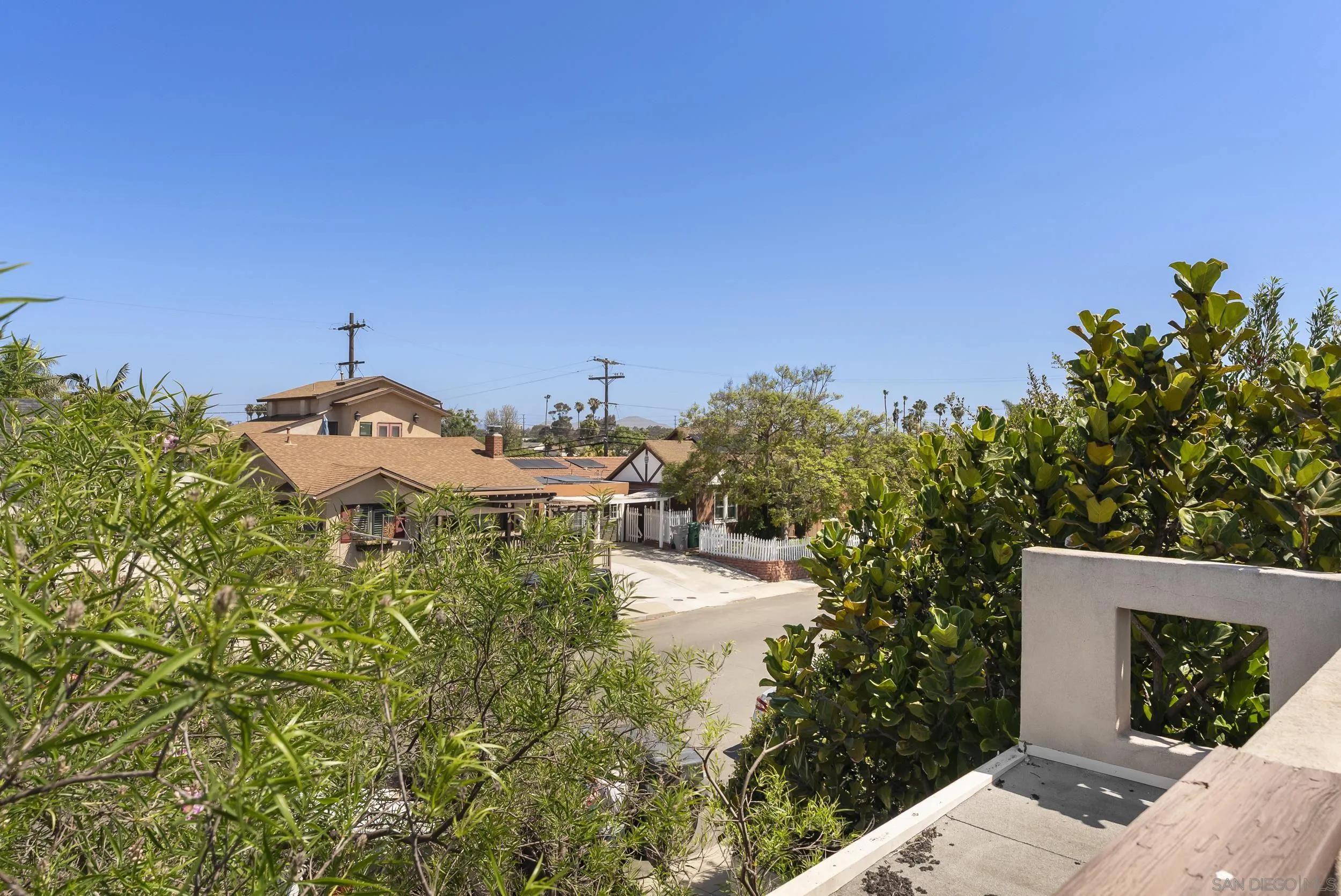 https://cdn.realtyfeed.com/cdn/127/260008381/c8b923b5541f9eb5e037752d03c3b57e.webp