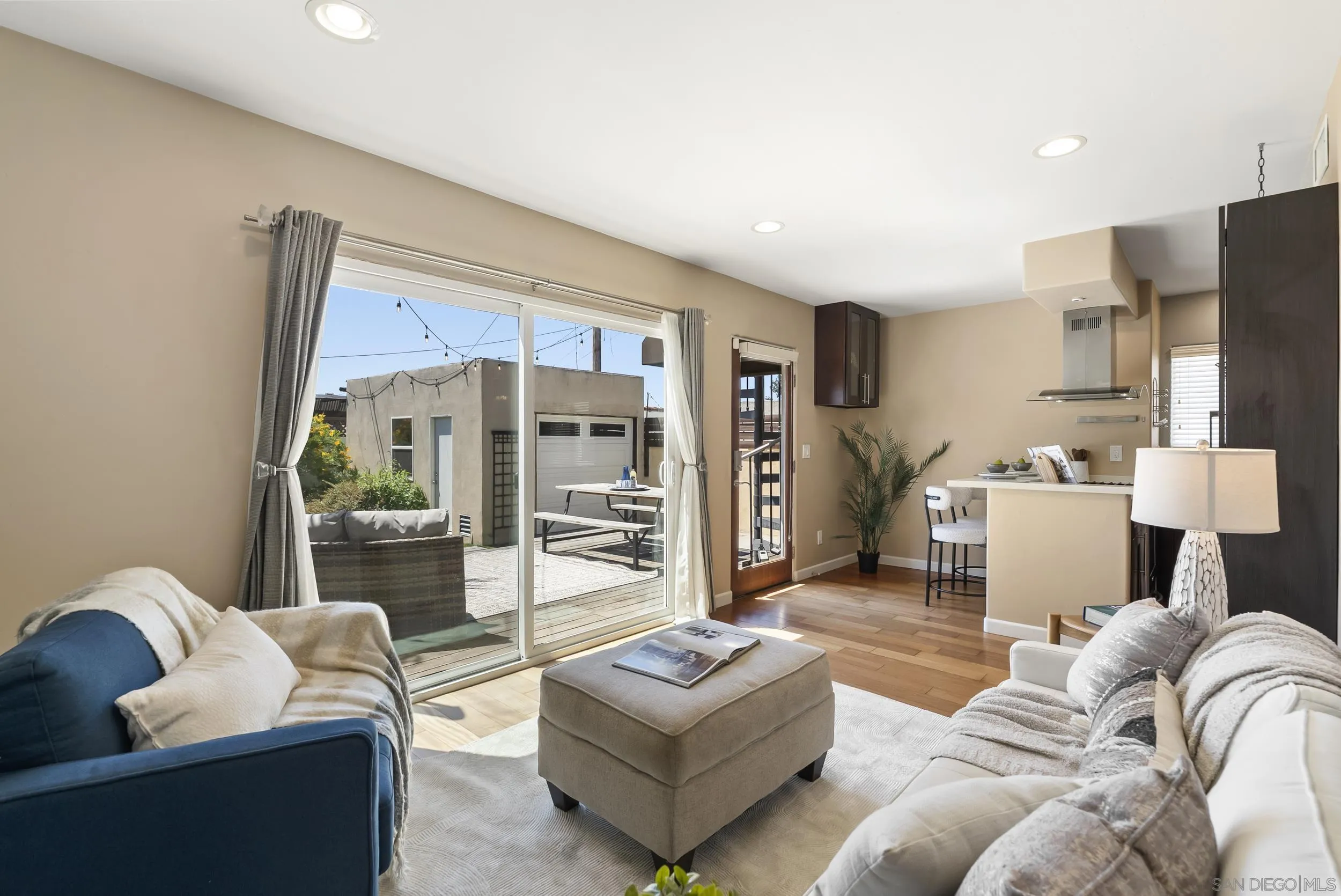 https://cdn.realtyfeed.com/cdn/127/260008381/d19a43b3002a4e1960043024c68399a8.webp