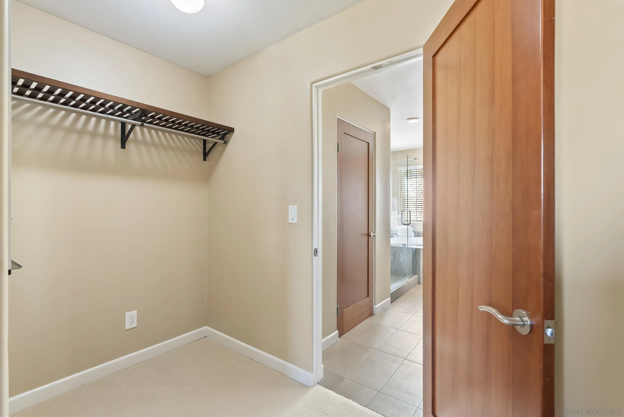 https://cdn.realtyfeed.com/cdn/127/260008381/db867c7f9856adf9c0251f2561e9c03f.webp
