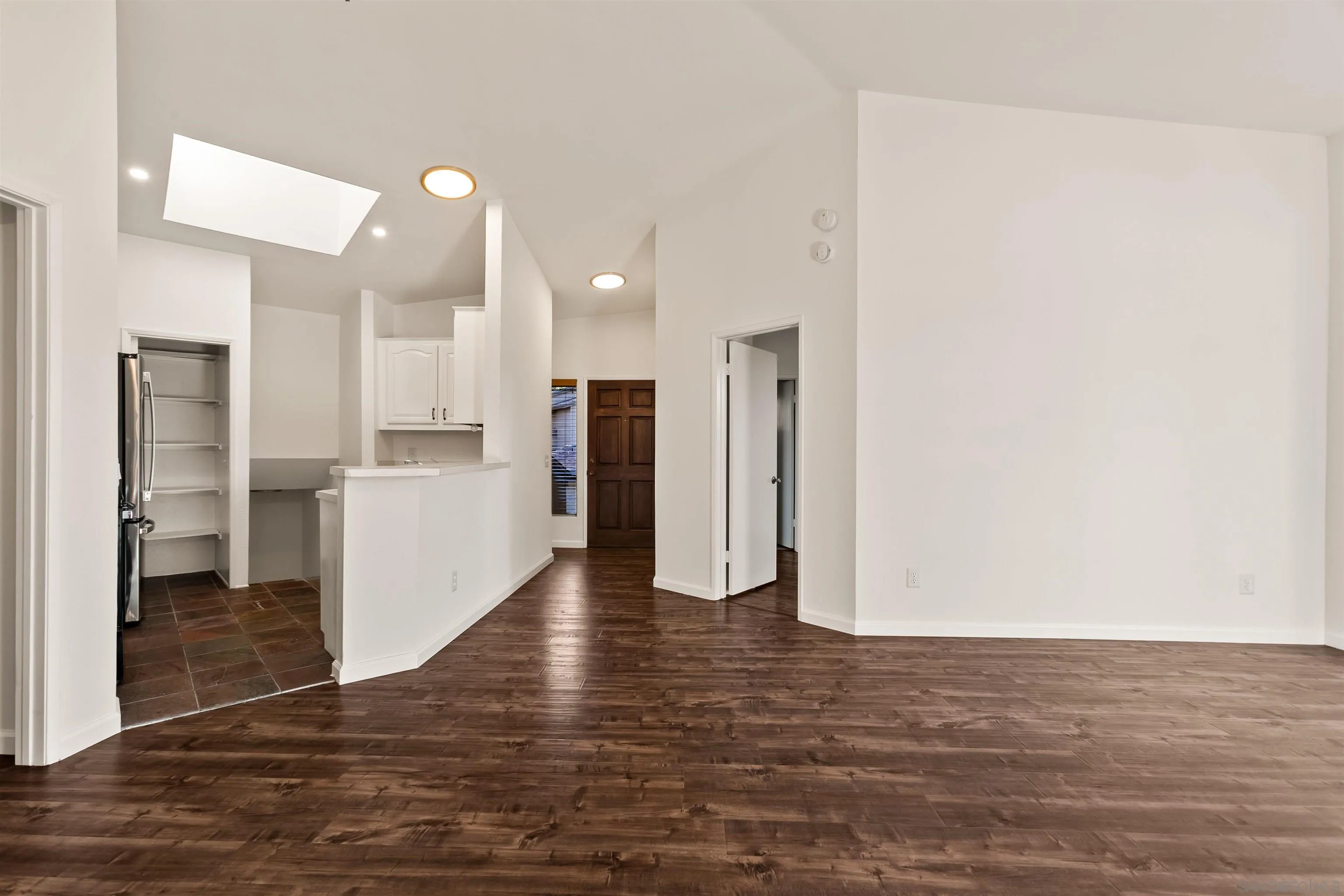 https://cdn.realtyfeed.com/cdn/127/260008384/22bc2956291e73ce41c1025e47393626.webp