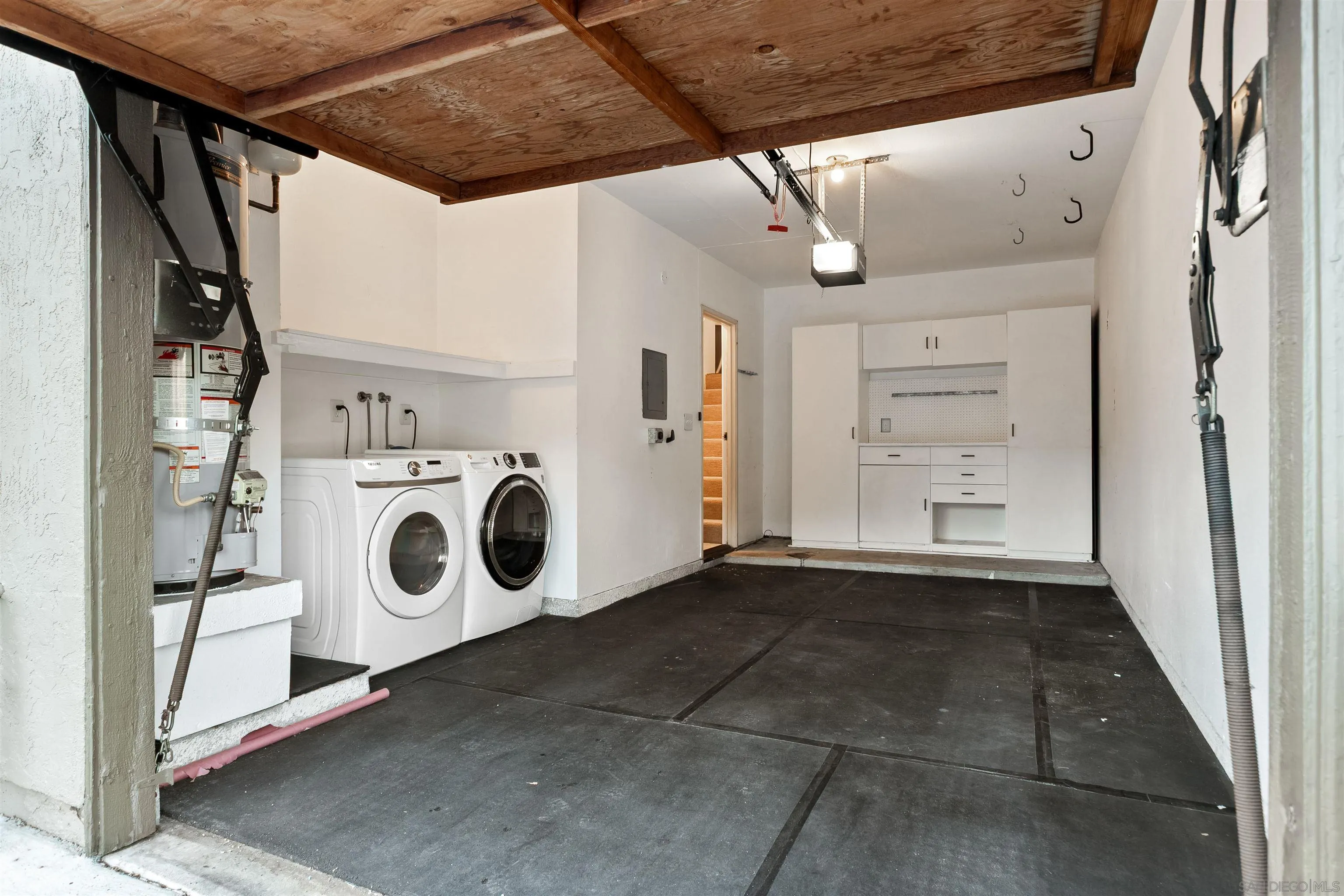 https://cdn.realtyfeed.com/cdn/127/260008384/8c5b125d0e71371bc110f834ecb6975c.webp
