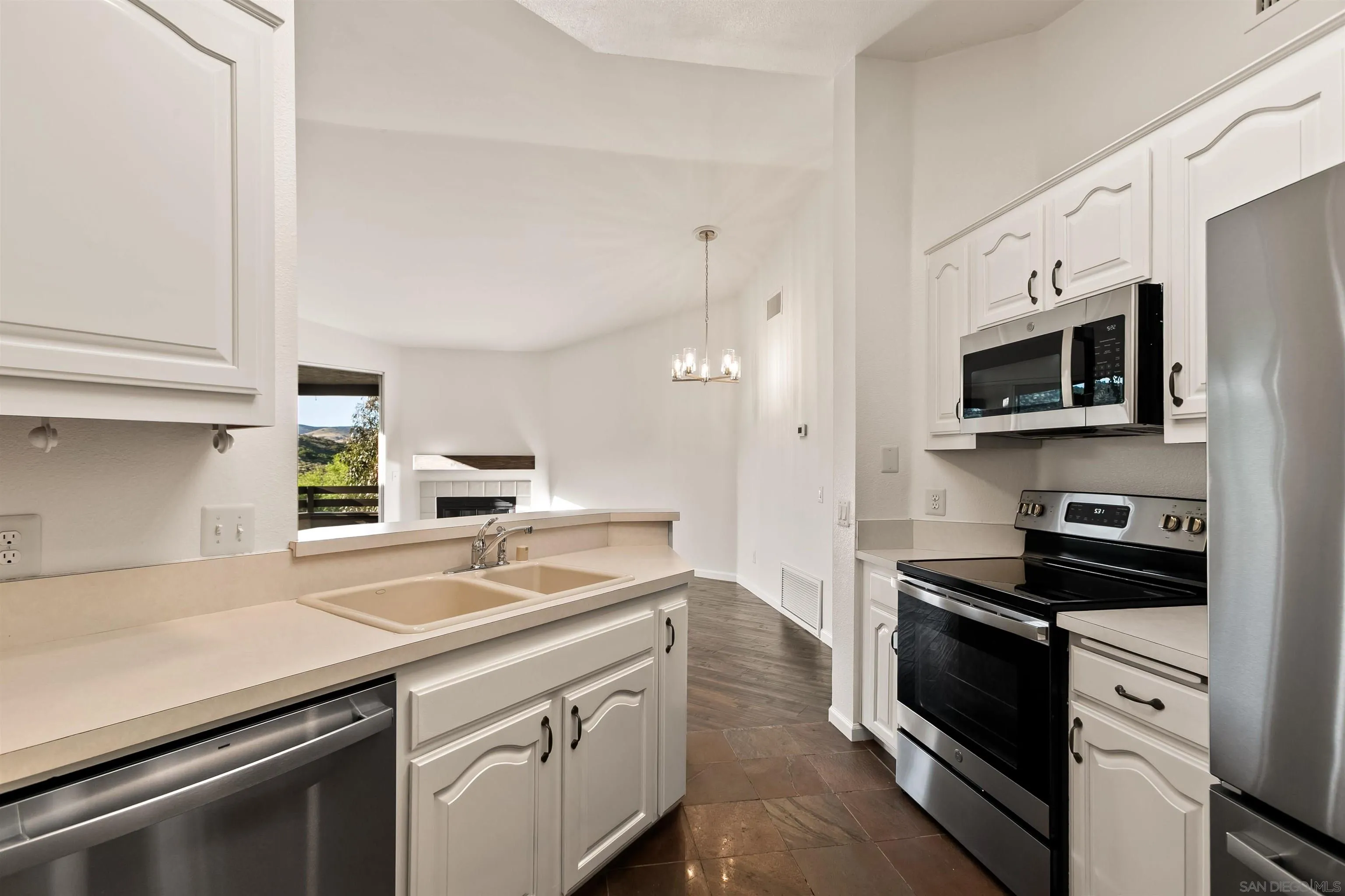 https://cdn.realtyfeed.com/cdn/127/260008384/d532efc04001b241ac5923617241554b.webp