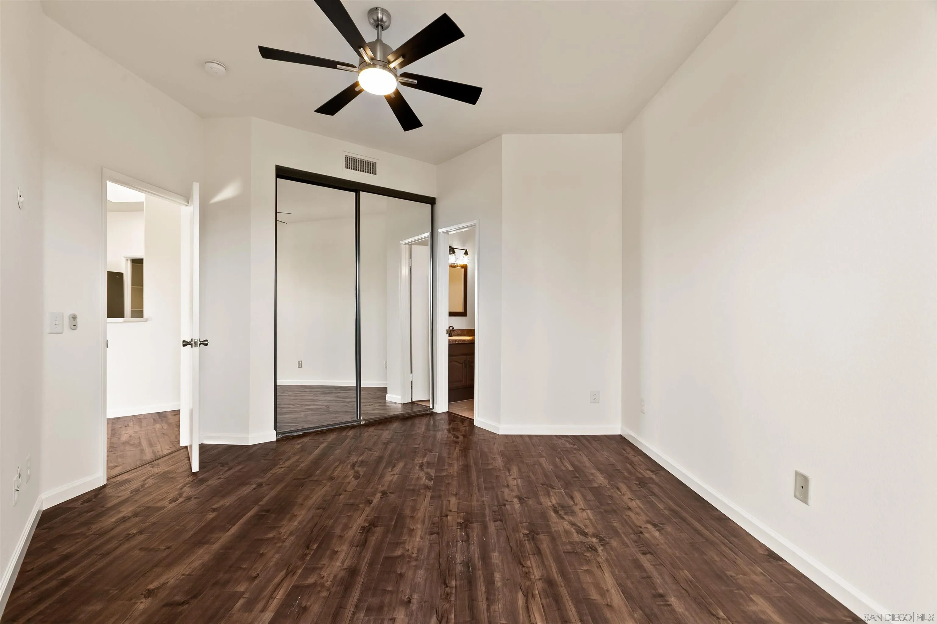 https://cdn.realtyfeed.com/cdn/127/260008384/ecfe58853a7bfa27f42154d6a5b777e3.webp