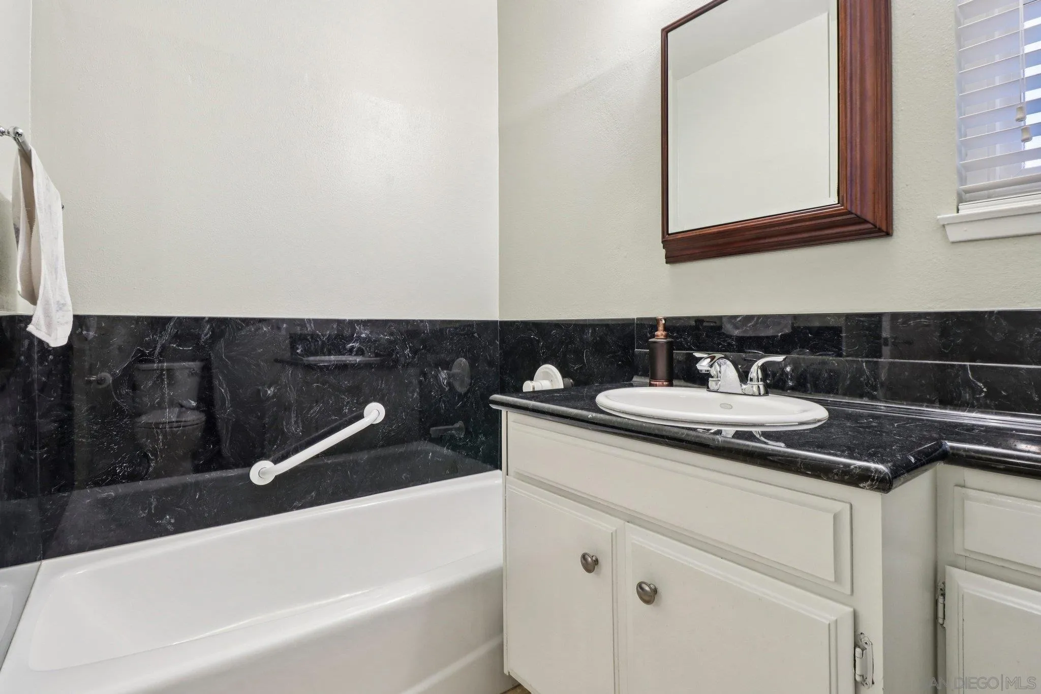 Photo #18: 260008388 Listing: Photo #18