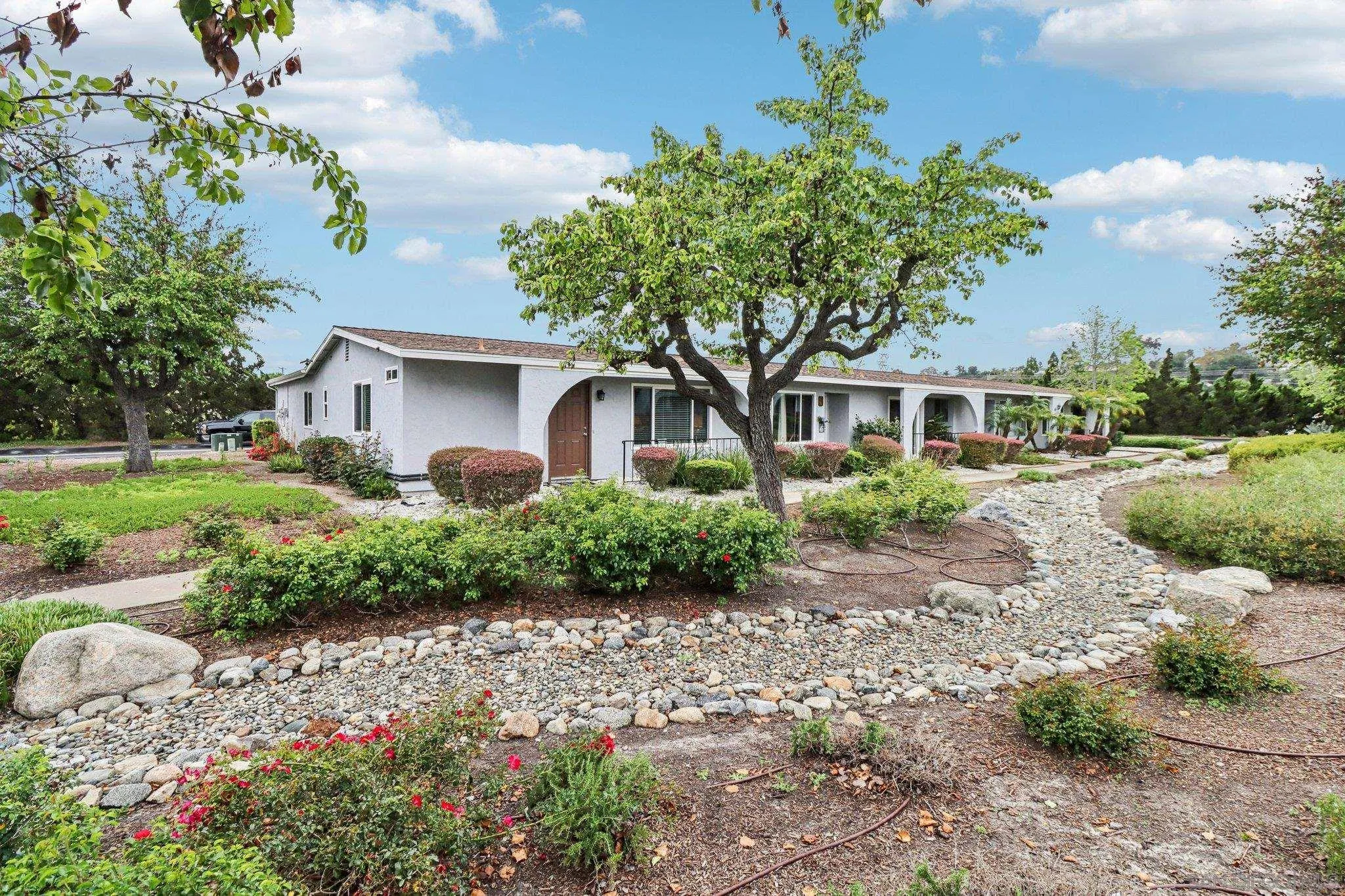 Photo #1: 260008388 Listing: Photo #1