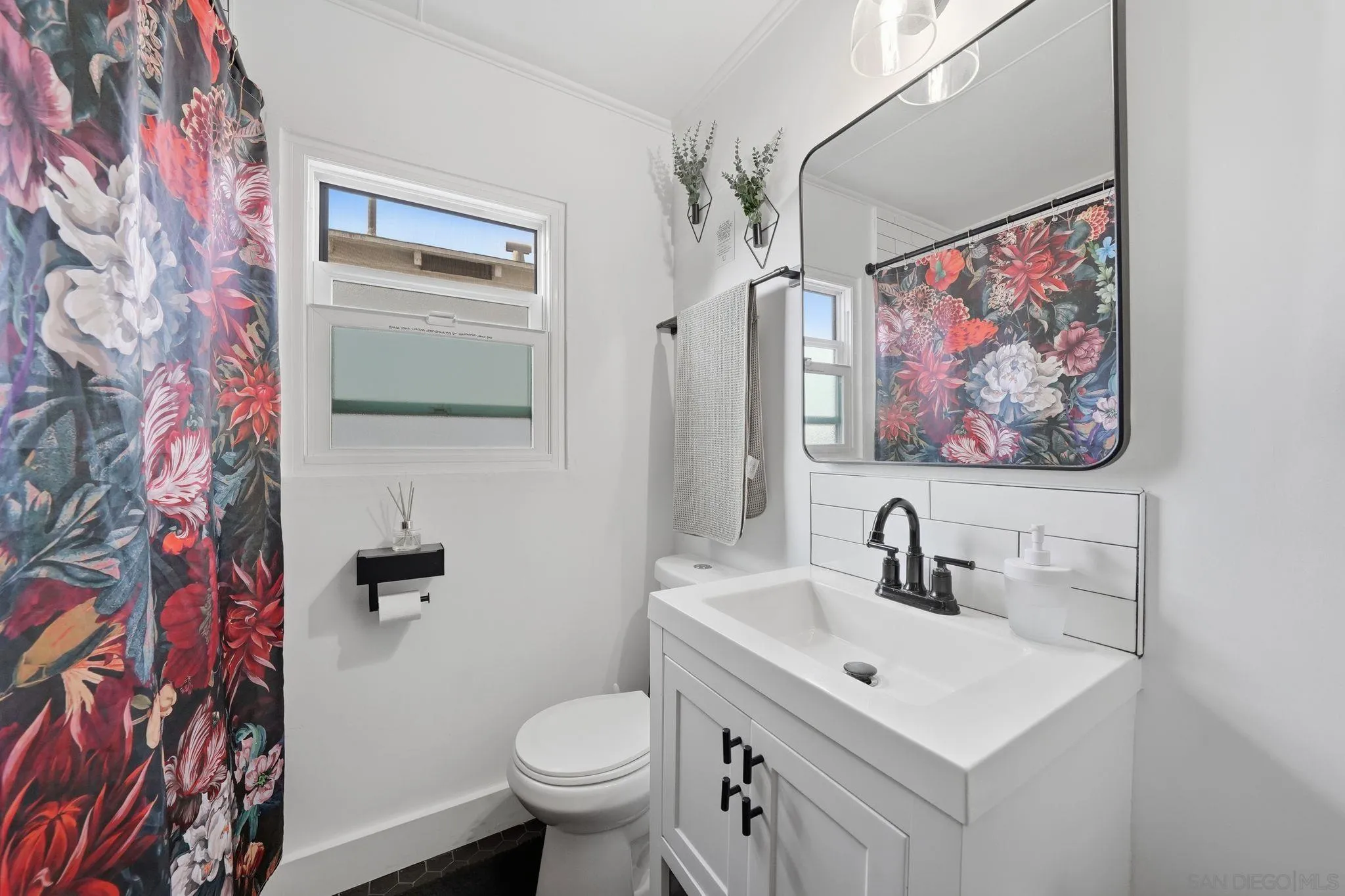 https://cdn.realtyfeed.com/cdn/127/260008390/367f13ab1dc4b853e285981e19b2b22c.webp