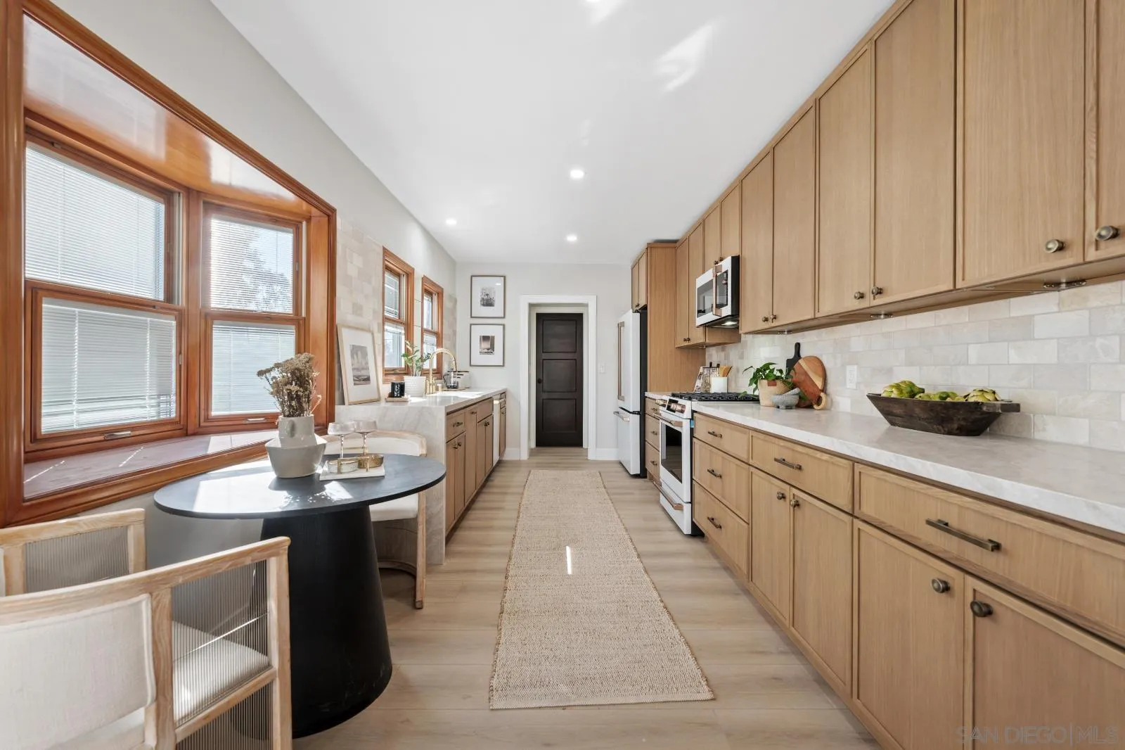 https://cdn.realtyfeed.com/cdn/127/260008396/e3d7c60a35f3923b27417177280a865a.webp