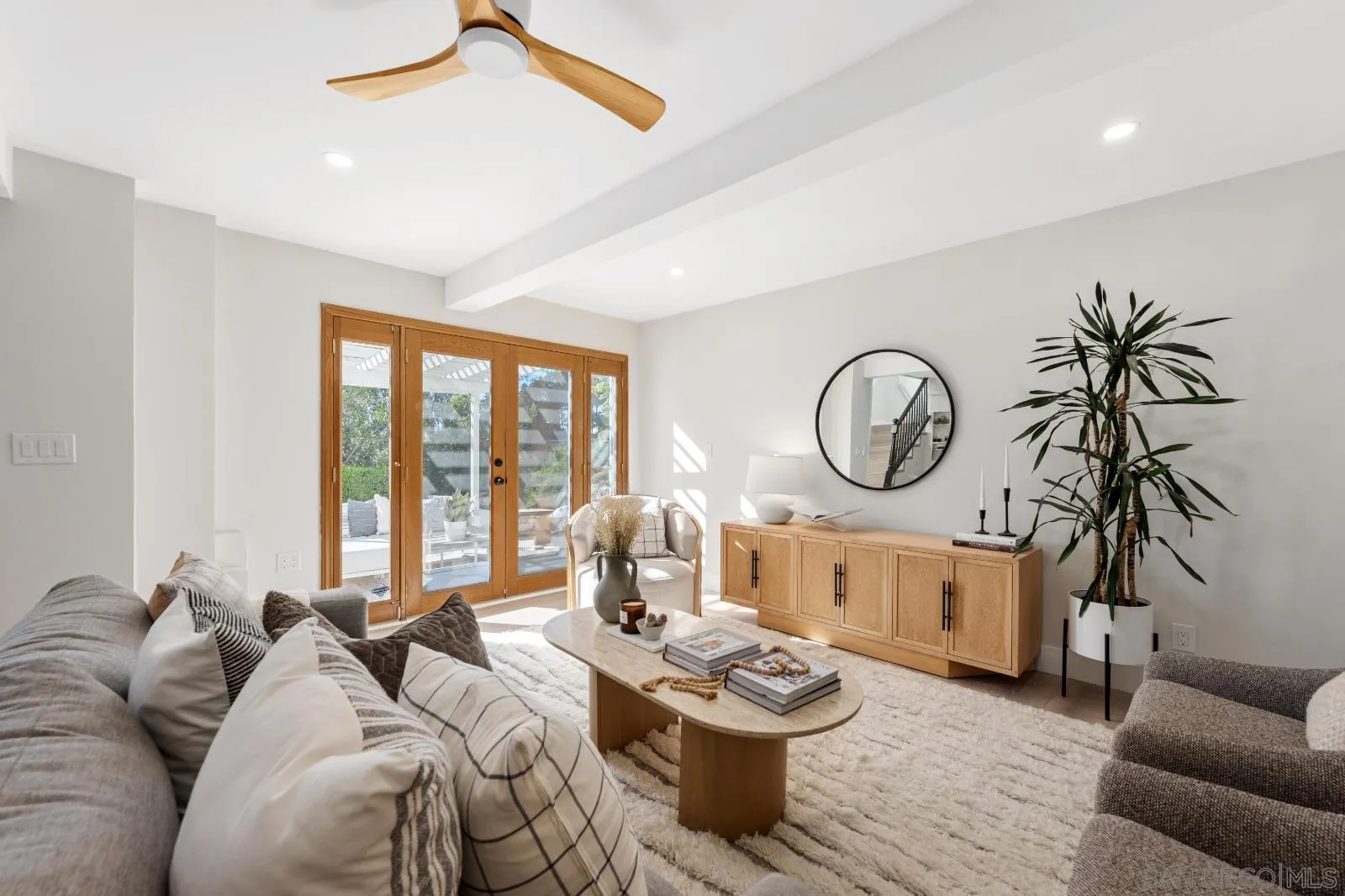 https://cdn.realtyfeed.com/cdn/127/260008396/f7d1bd48f1fb42b78a81b6d944f32620.webp