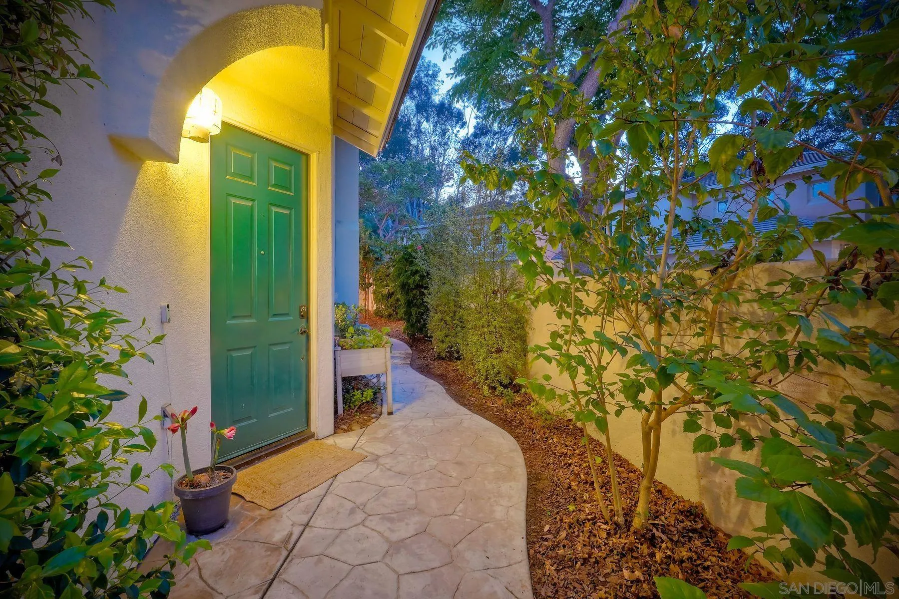 Photo #4: 260008398 Listing: Photo #4