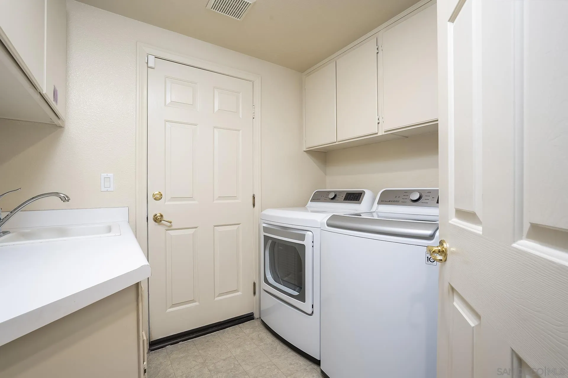 https://cdn.realtyfeed.com/cdn/127/260008400/21c074f2e68ad0f2ac60f20b785c3397.webp