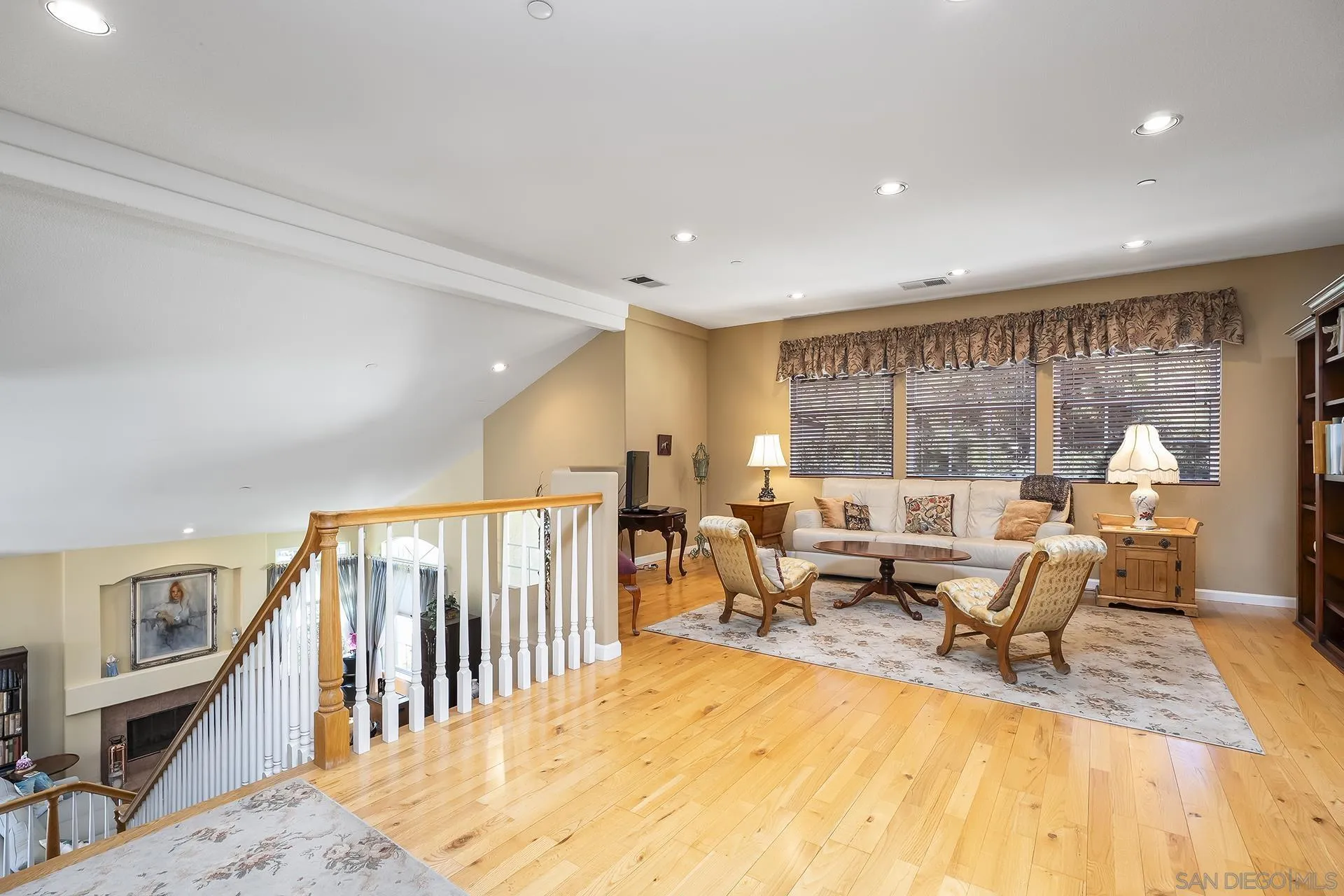 https://cdn.realtyfeed.com/cdn/127/260008400/21c4b2a48617437a275cc27b9ca741fd.webp