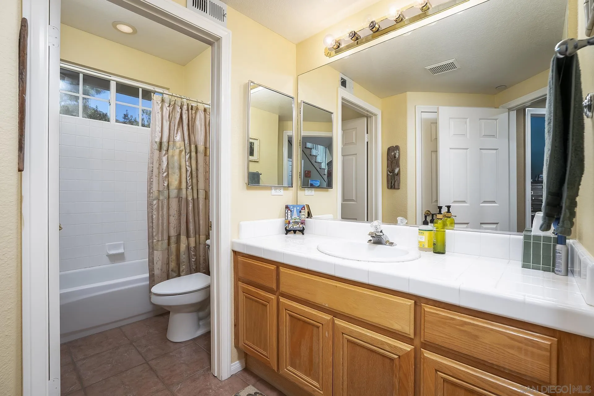 https://cdn.realtyfeed.com/cdn/127/260008400/32ada306b68c938f4daa044c7a96395c.webp