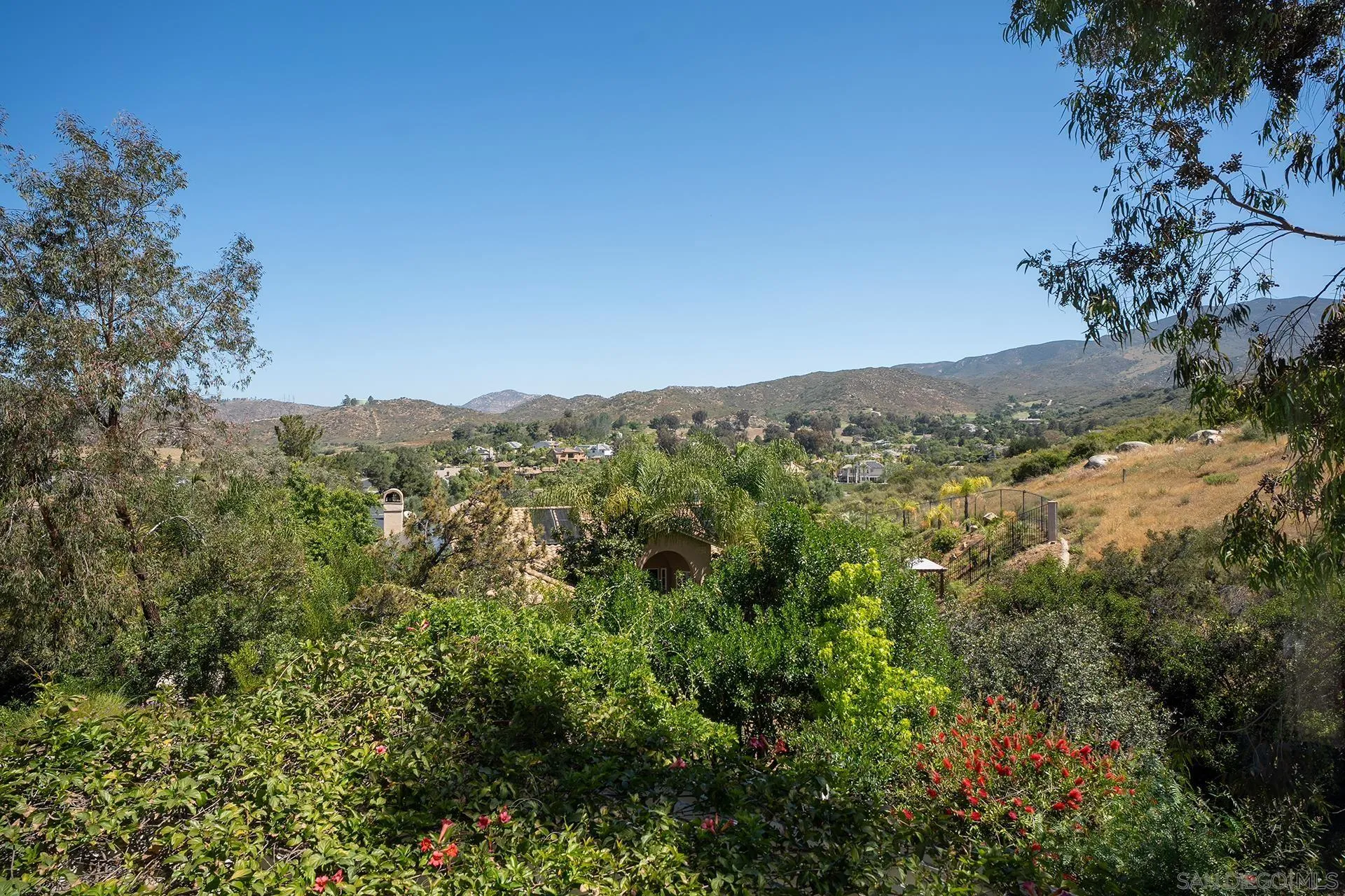 https://cdn.realtyfeed.com/cdn/127/260008400/3edbd6b80f1d46518a52d8cb52dd3c15.webp