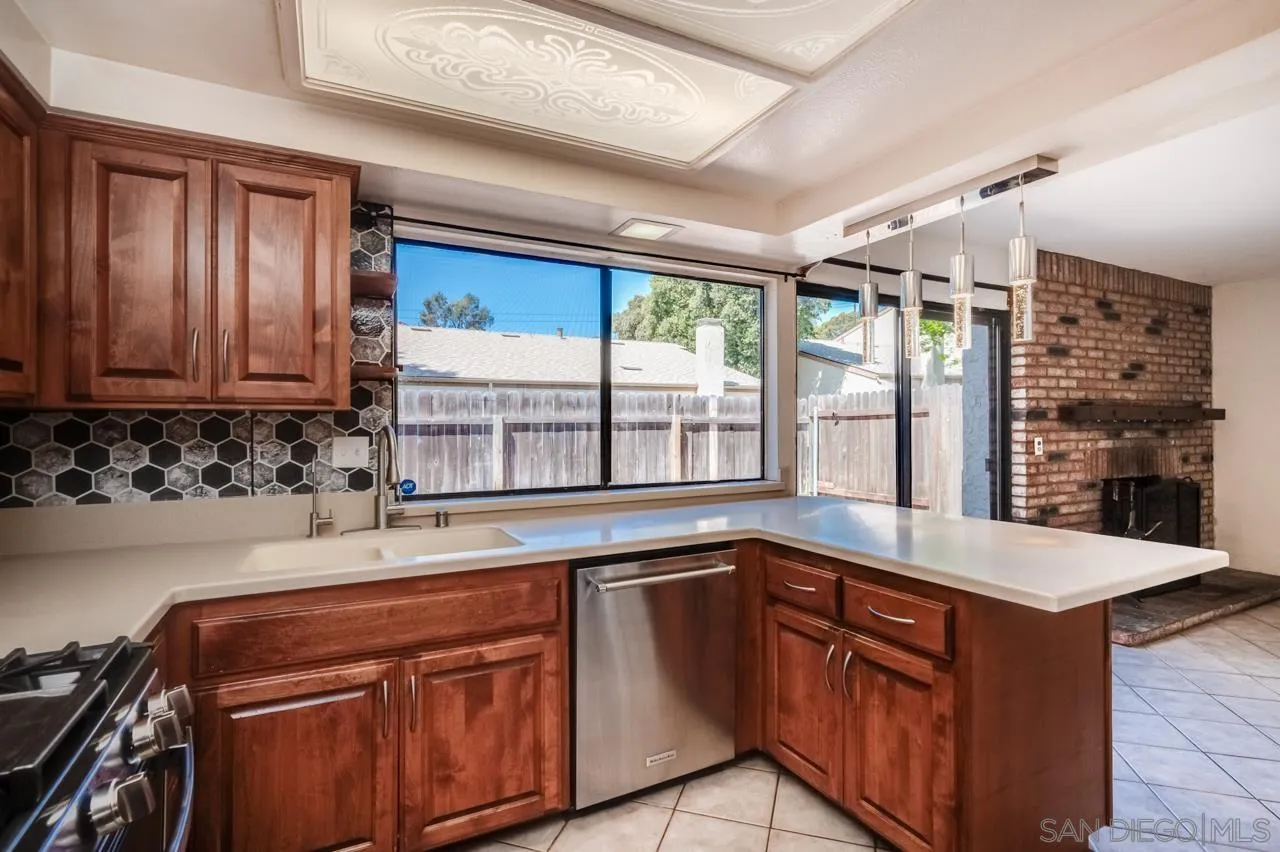 Photo #3: 260008401 Listing: Photo #3