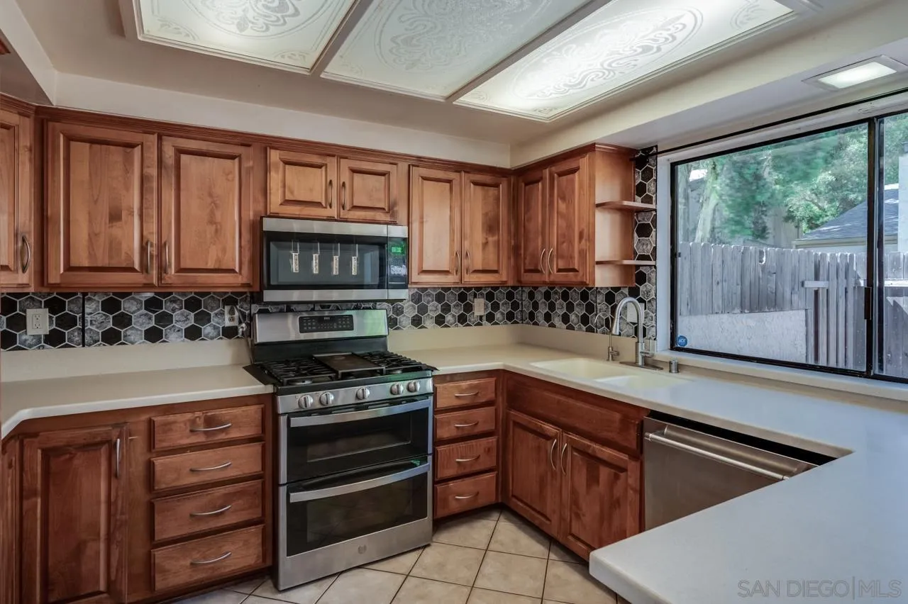 Photo #2: 260008401 Listing: Photo #2