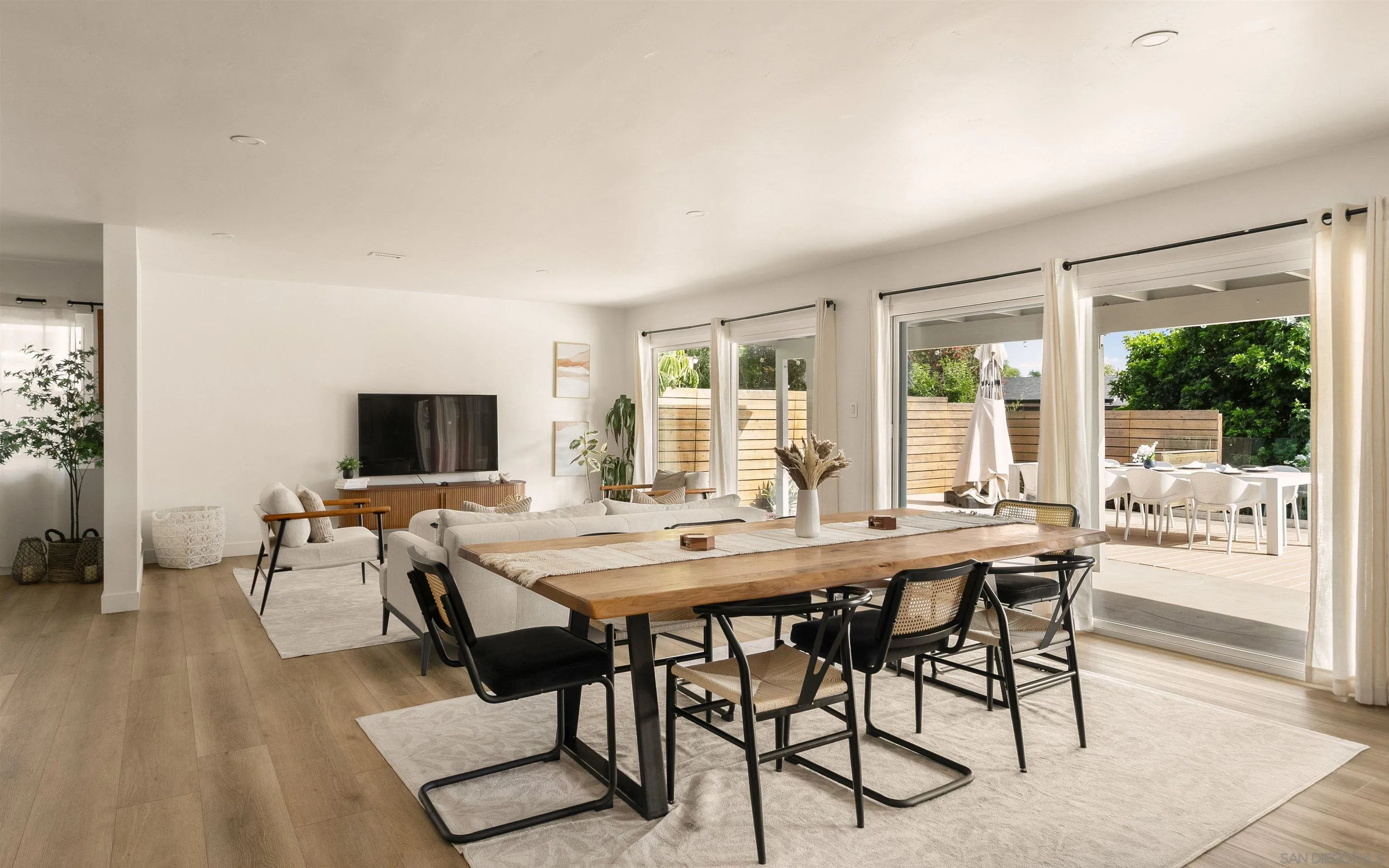 https://cdn.realtyfeed.com/cdn/127/260008405/3e800697f2847fe2823f6662627330bd.webp
