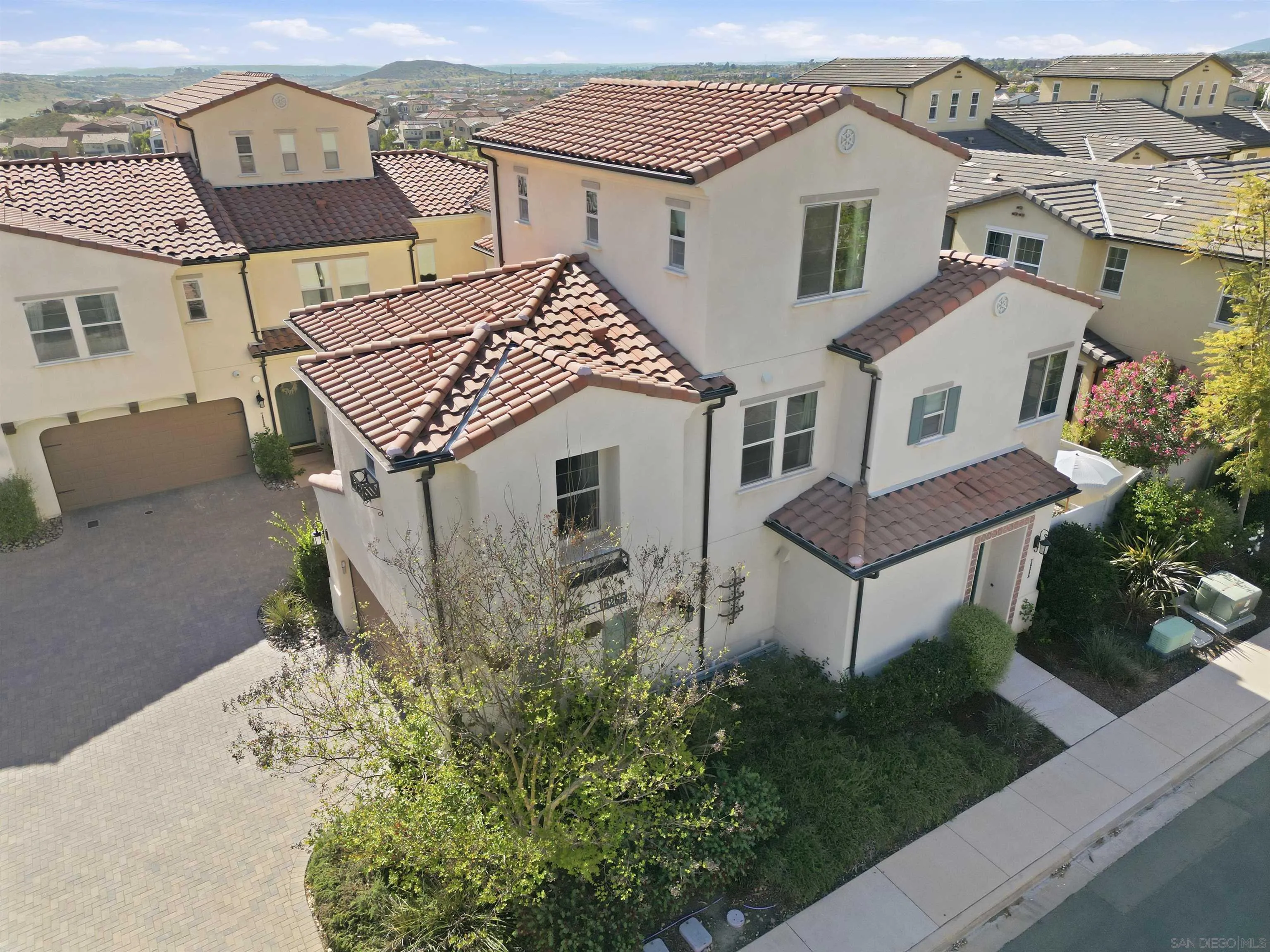Photo #3: 260008408 Listing: Photo #3