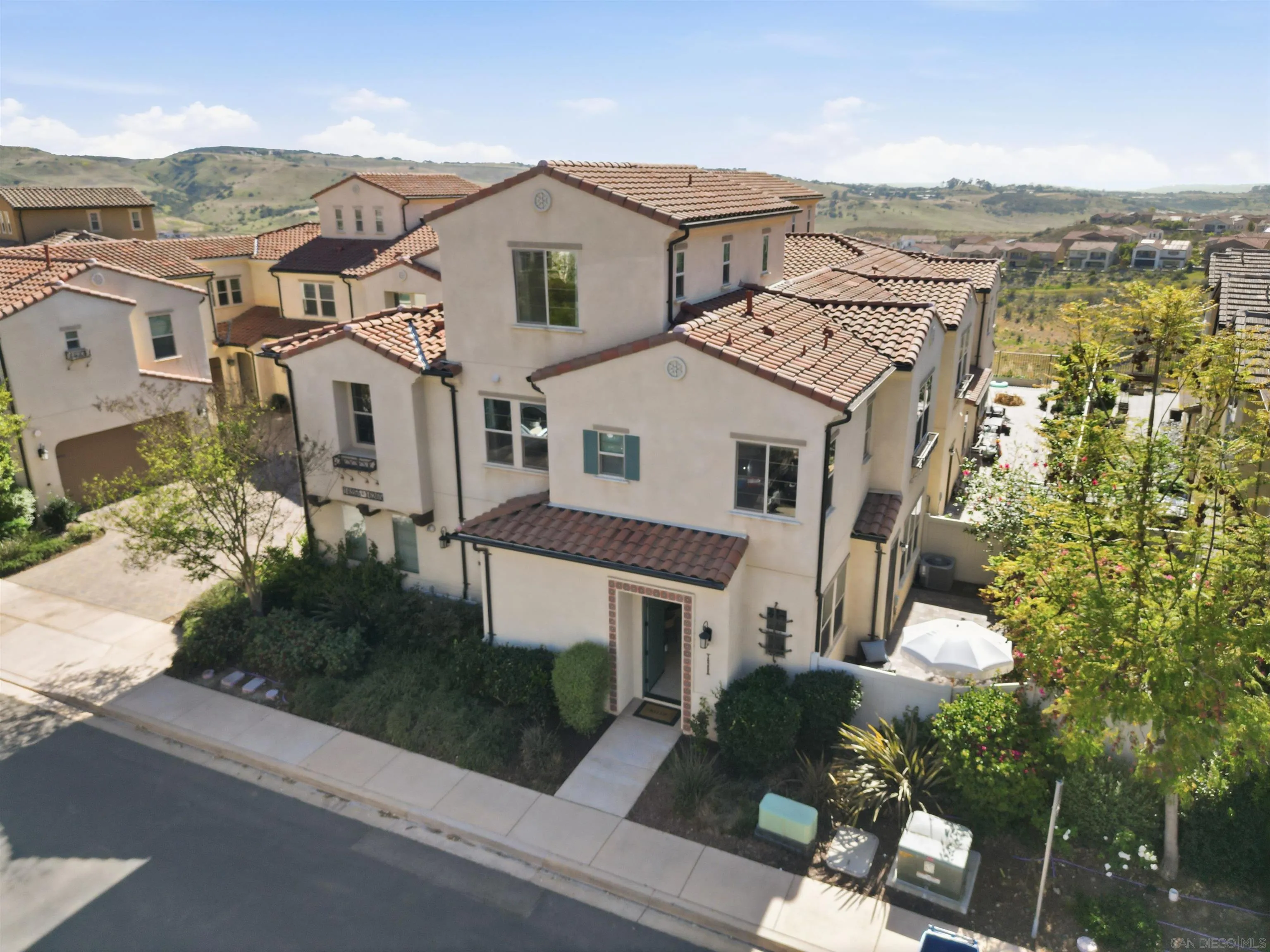 Photo #2: 260008408 Listing: Photo #2