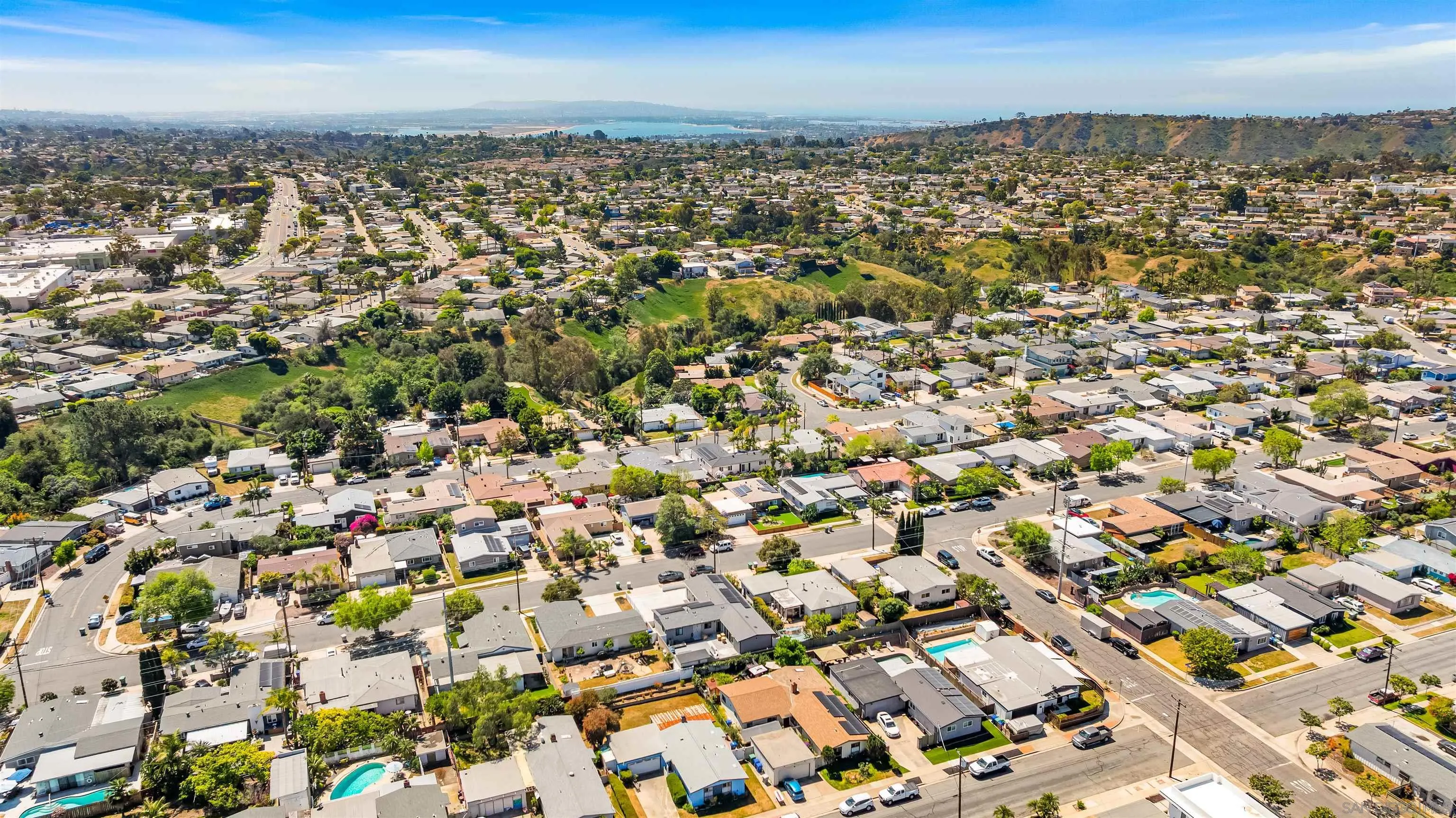 https://cdn.realtyfeed.com/cdn/127/260008410/468b00077df649371fcf97f6d1338c8b.webp