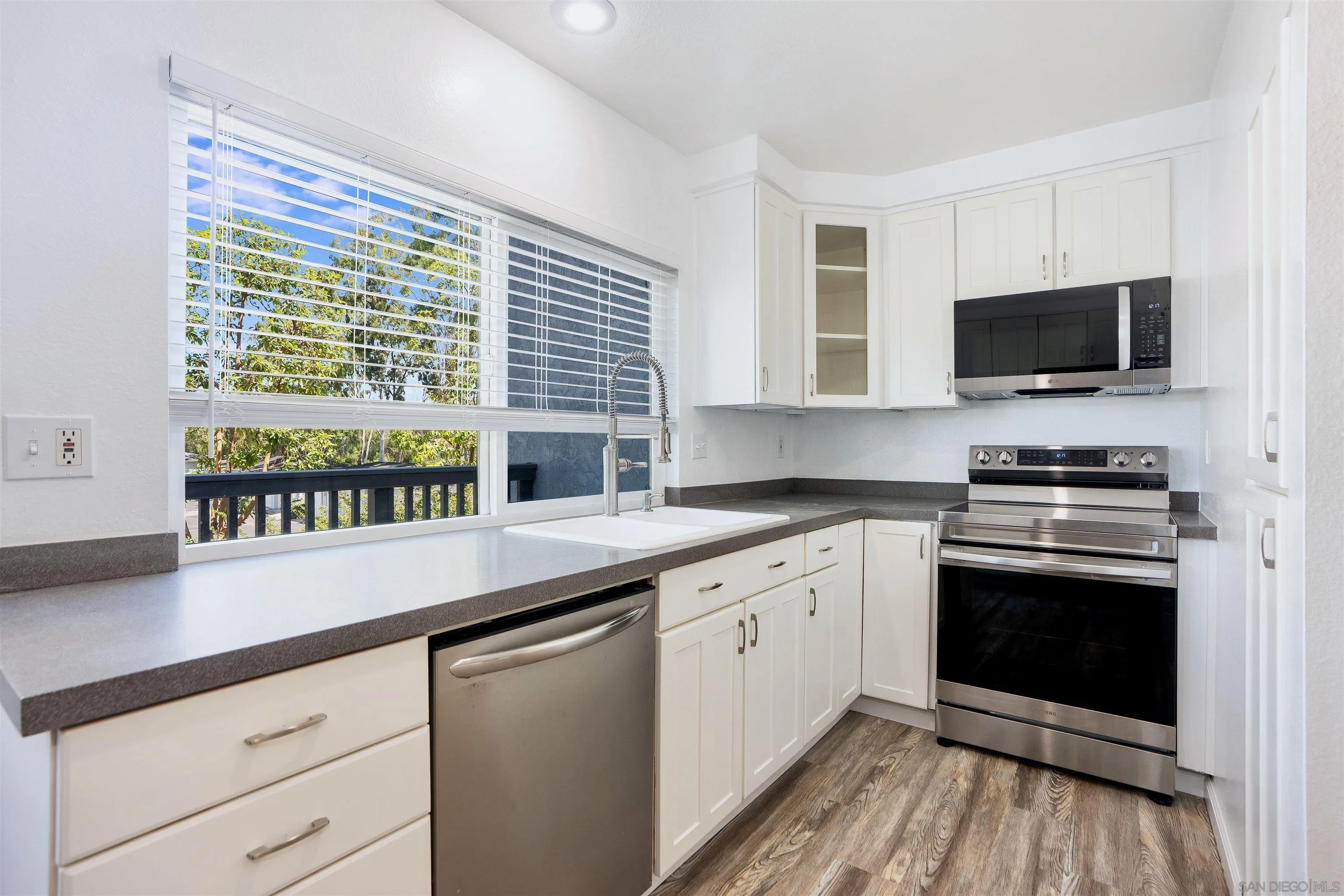 Photo #5: 260008411 Listing: Photo #5