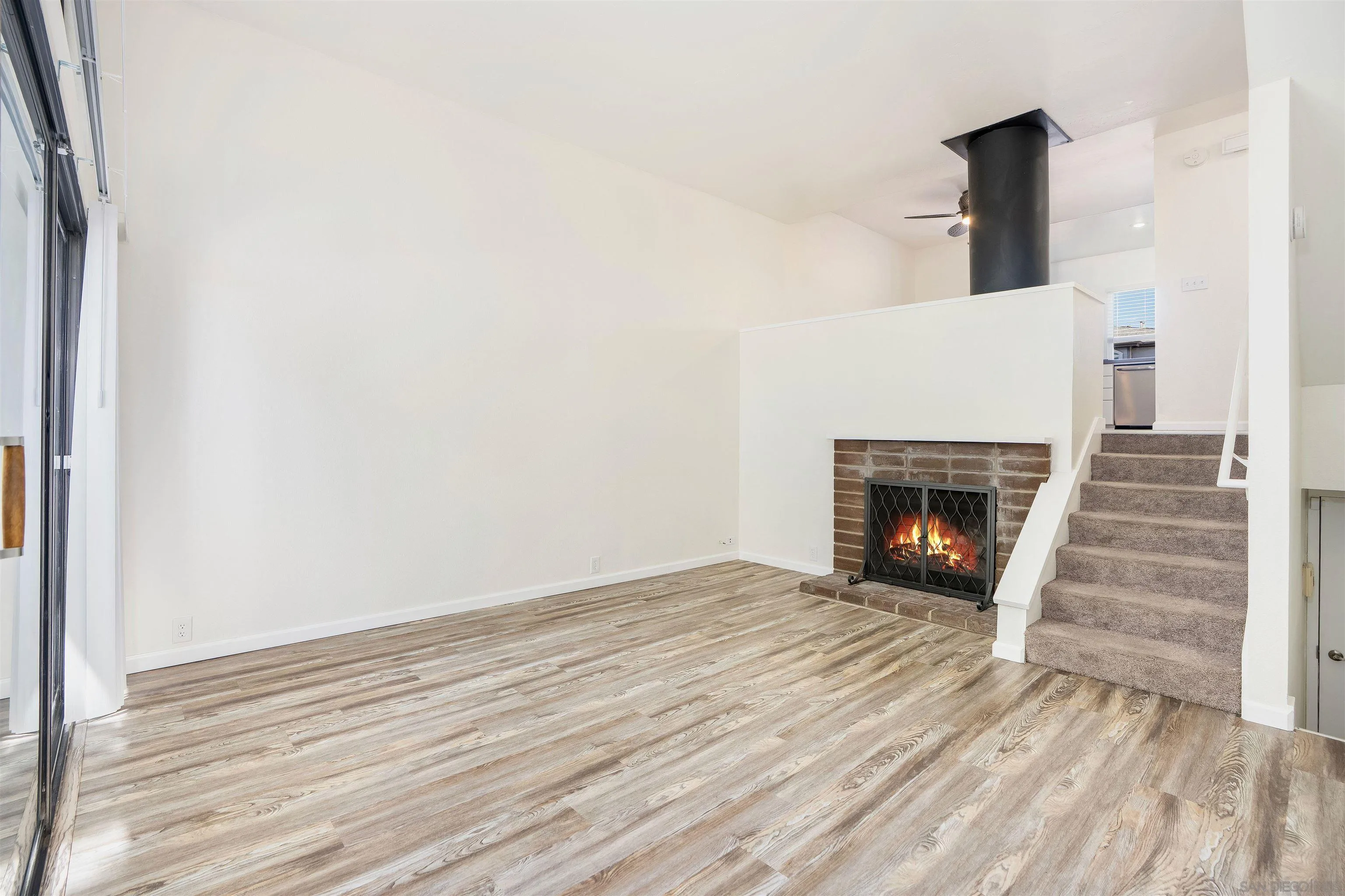Photo #2: 260008411 Listing: Photo #2