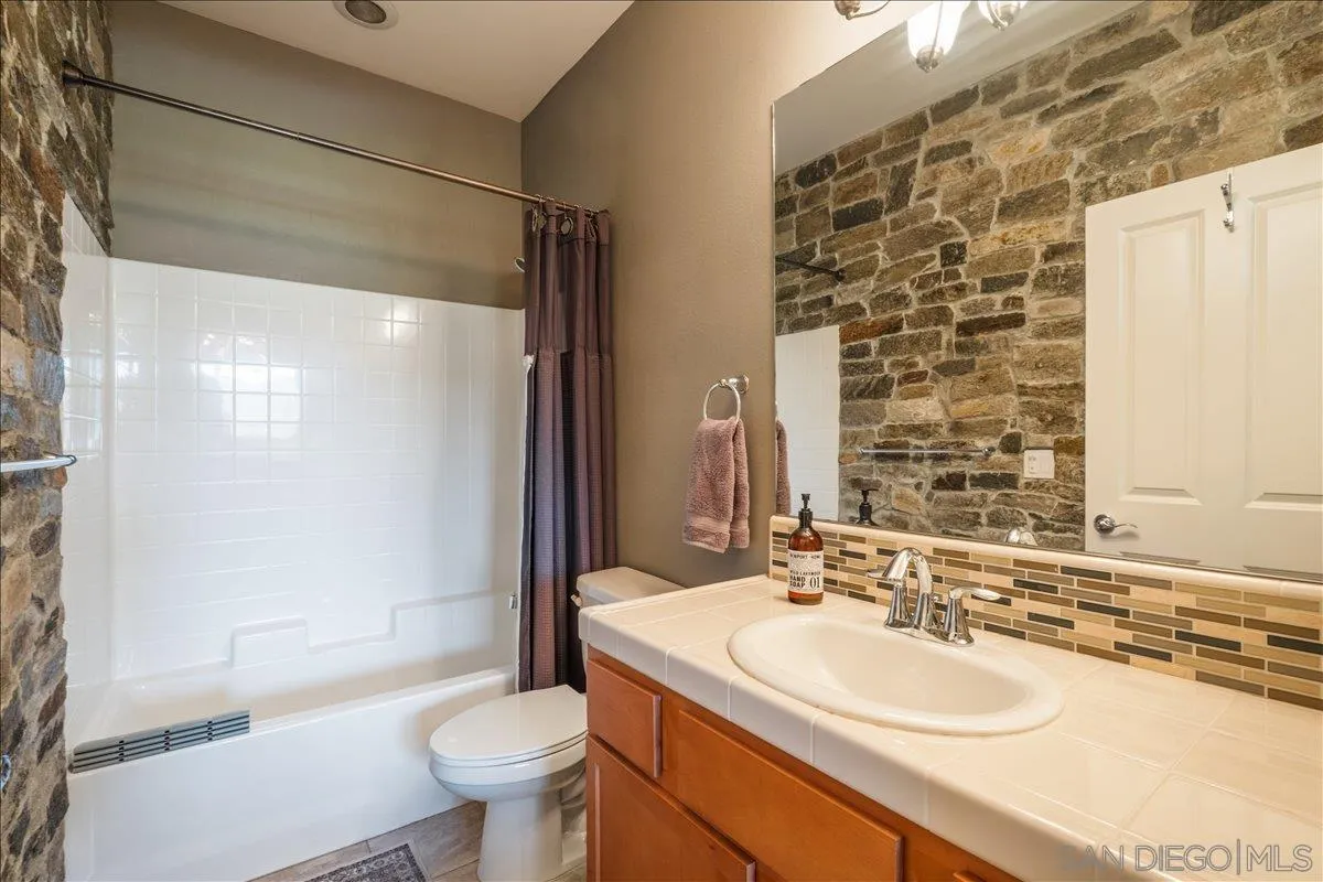 https://cdn.realtyfeed.com/cdn/127/260008427/163cc470222d818463d7861ebd0bf896.webp