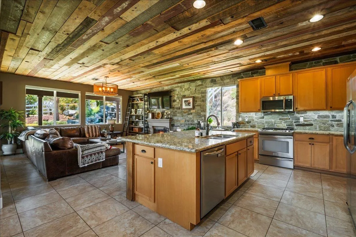 https://cdn.realtyfeed.com/cdn/127/260008427/24ba7819247f9660e679b61ad8d23240.webp