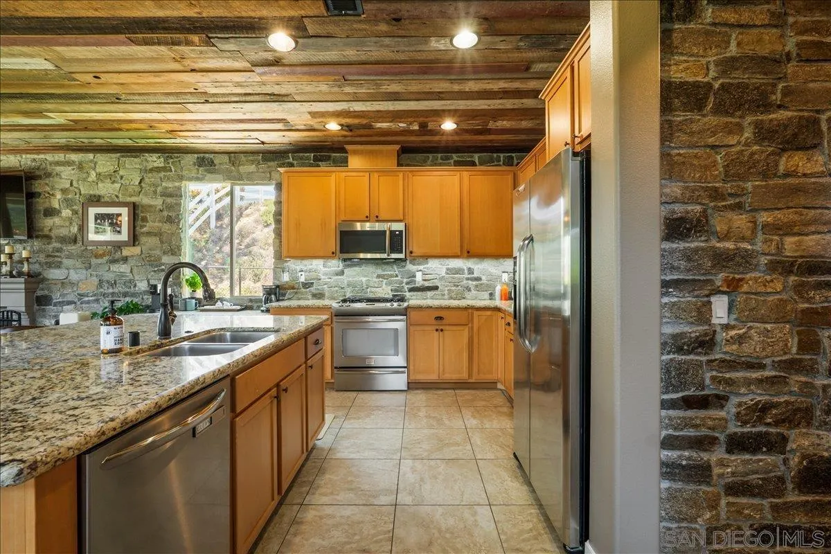 https://cdn.realtyfeed.com/cdn/127/260008427/3ede070386ba1c39dd8327d92ba55f65.webp