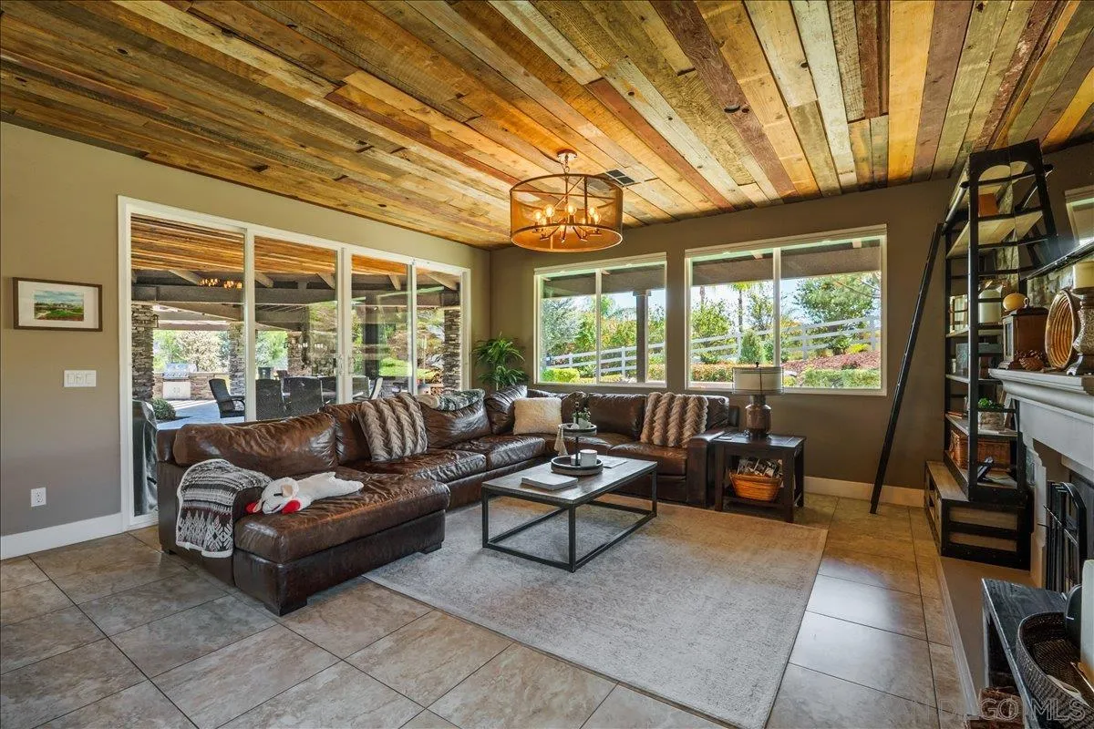 https://cdn.realtyfeed.com/cdn/127/260008427/645275bab9768aea64f2e020337c5b94.webp