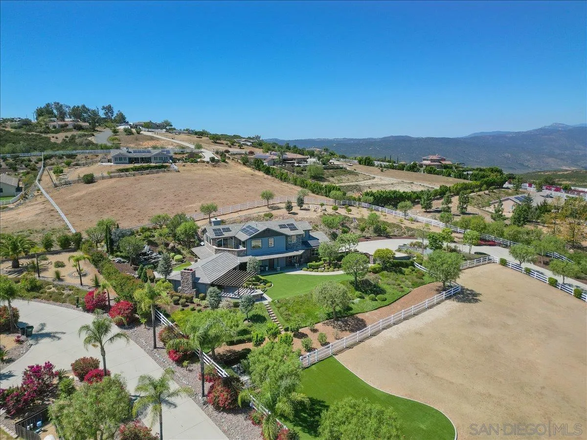 https://cdn.realtyfeed.com/cdn/127/260008427/77dacc39b0221341098bd06293220ef5.webp