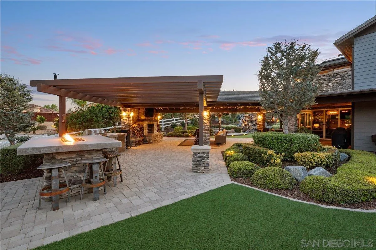 https://cdn.realtyfeed.com/cdn/127/260008427/7ac1f4ad54f484831fcfbf5845f580a7.webp