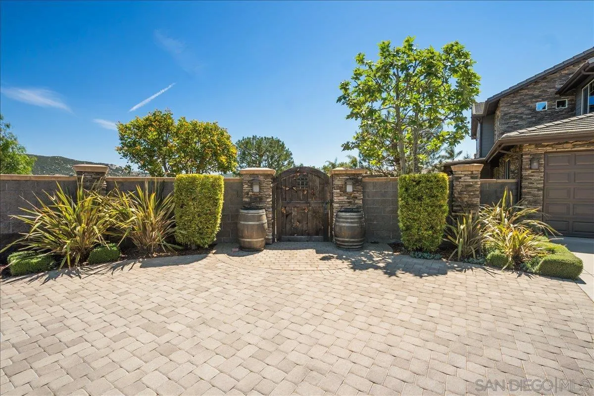 https://cdn.realtyfeed.com/cdn/127/260008427/7d854111169dcc2f551feaabd641c973.webp