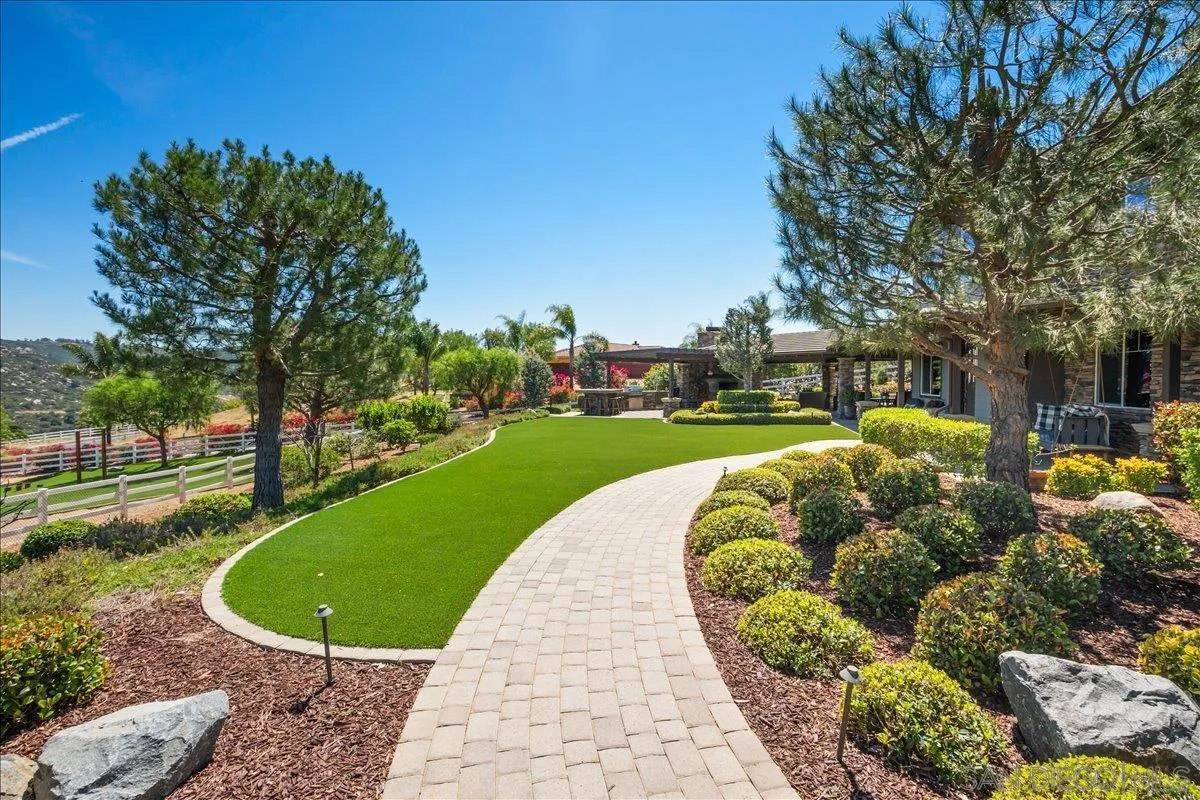 https://cdn.realtyfeed.com/cdn/127/260008427/801ca91127cca96de5bfcfa5c52e6d13.webp