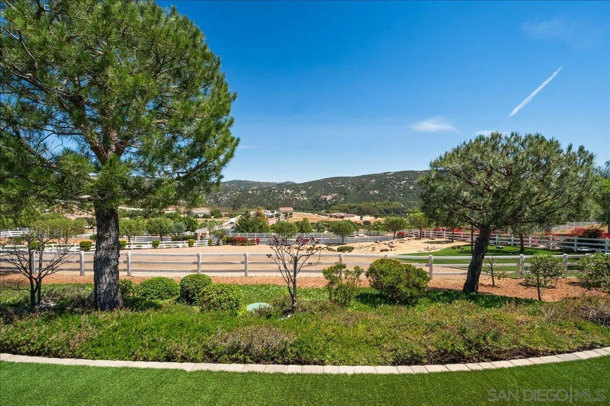 https://cdn.realtyfeed.com/cdn/127/260008427/856ed32a3af3eee1199ff51a13c98561.webp