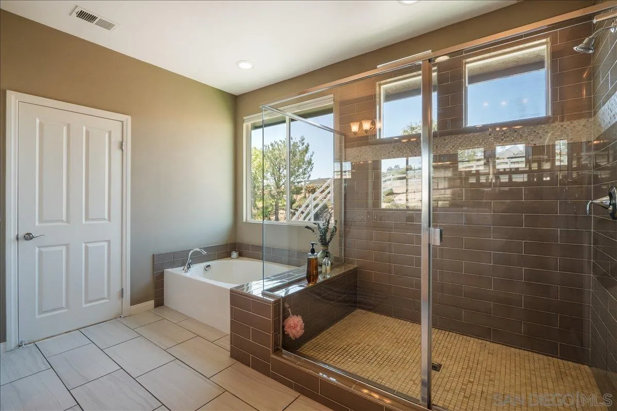https://cdn.realtyfeed.com/cdn/127/260008427/bad1aead2430301ed11733961660e40b.webp