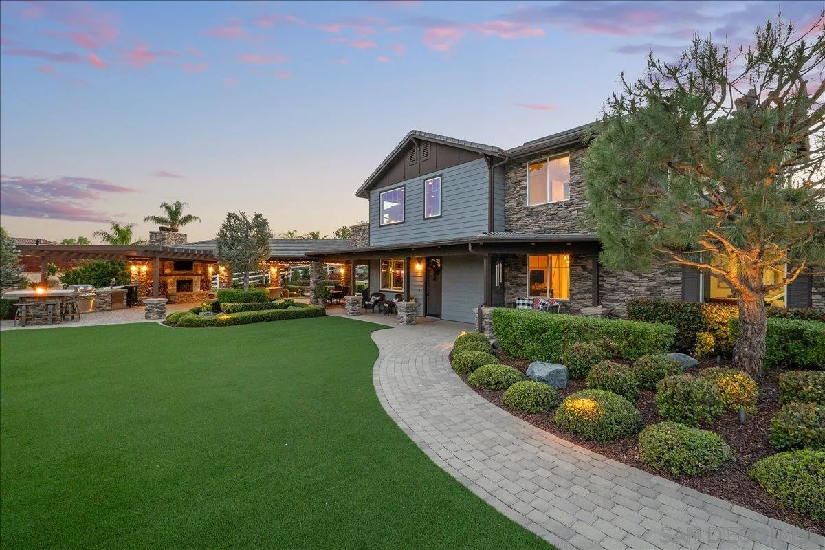 https://cdn.realtyfeed.com/cdn/127/260008427/e2e0c3ba92926845fa47ff9a6589f5c7.webp