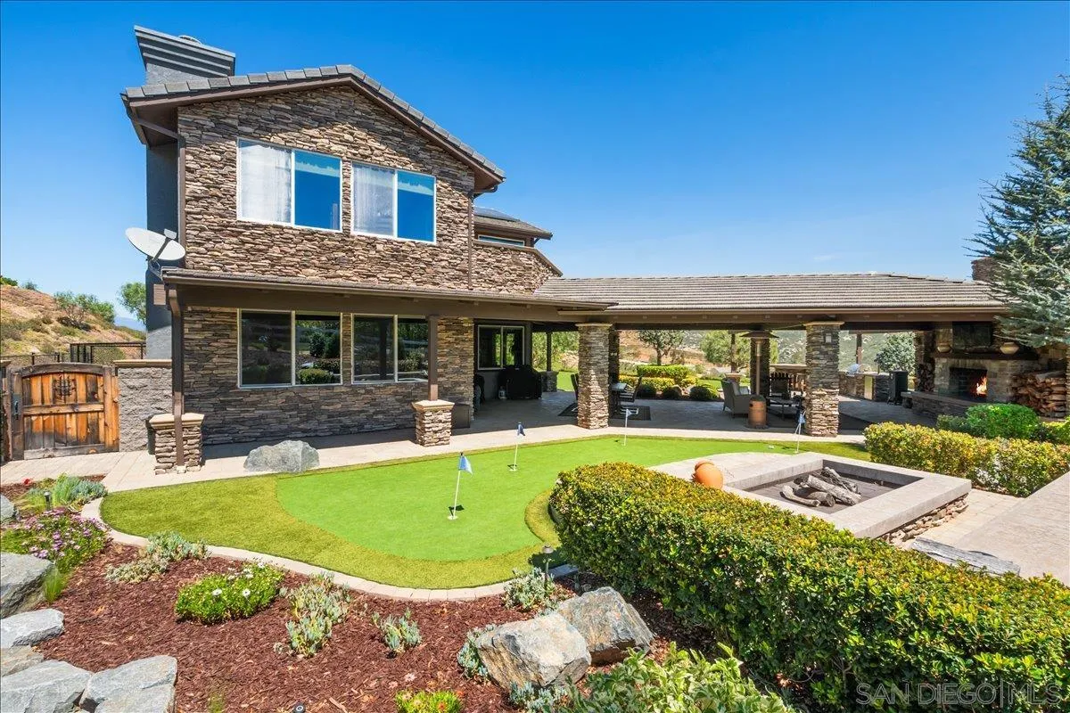 https://cdn.realtyfeed.com/cdn/127/260008427/f4f351f7ff884443b104598c068df6ec.webp