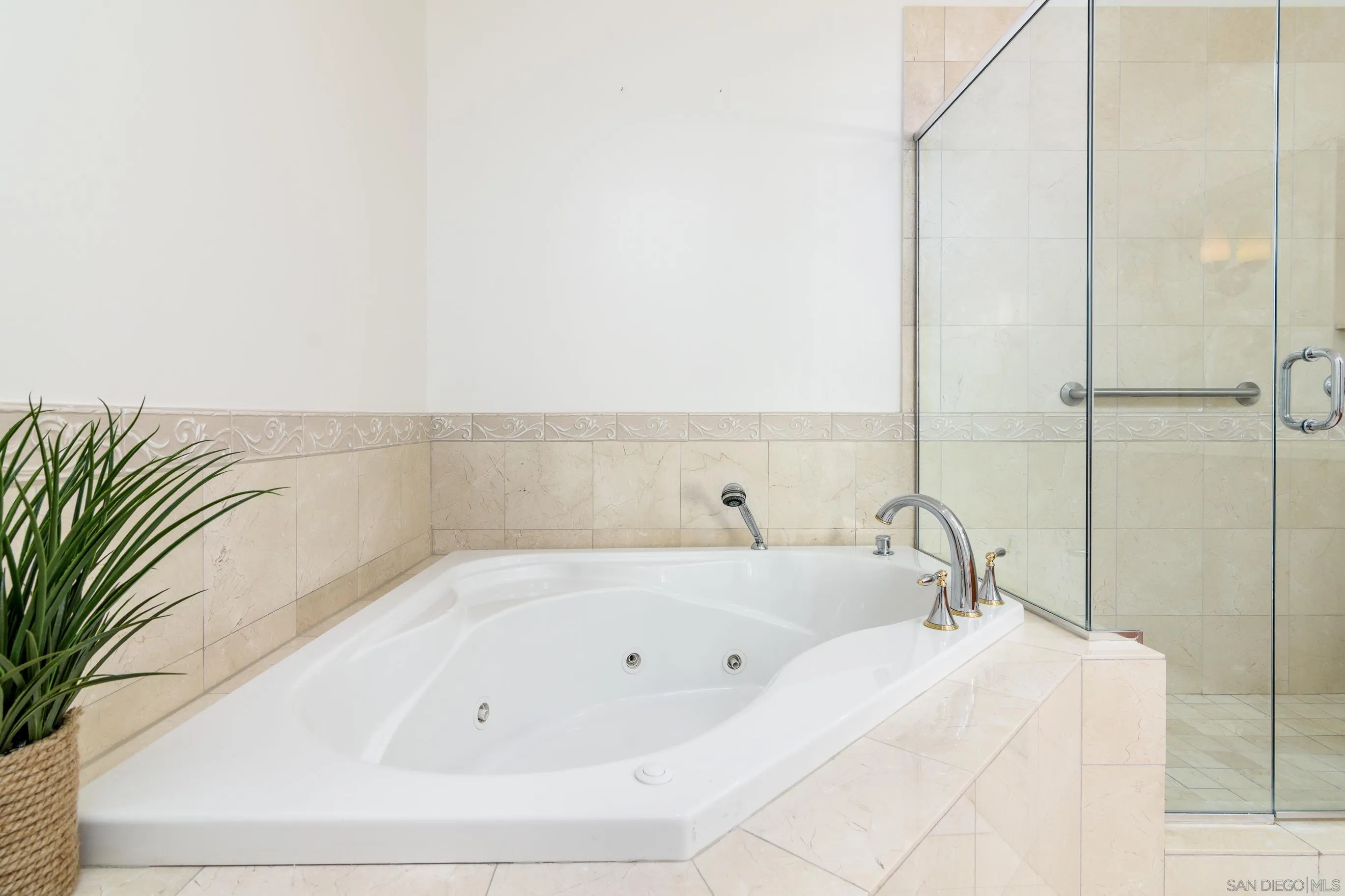 Photo #23: 260008428 Listing: Photo #23