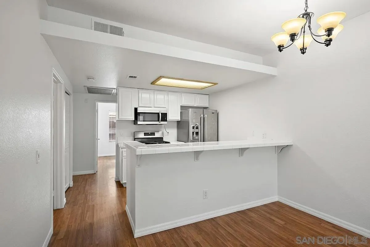 Photo #12: 260008433 Listing: Photo #12