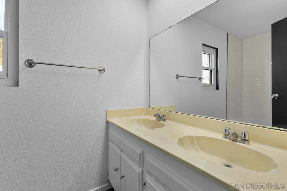 https://cdn.realtyfeed.com/cdn/127/260008435/0c1a5a1f9d4ea45719d44efbae338091.webp