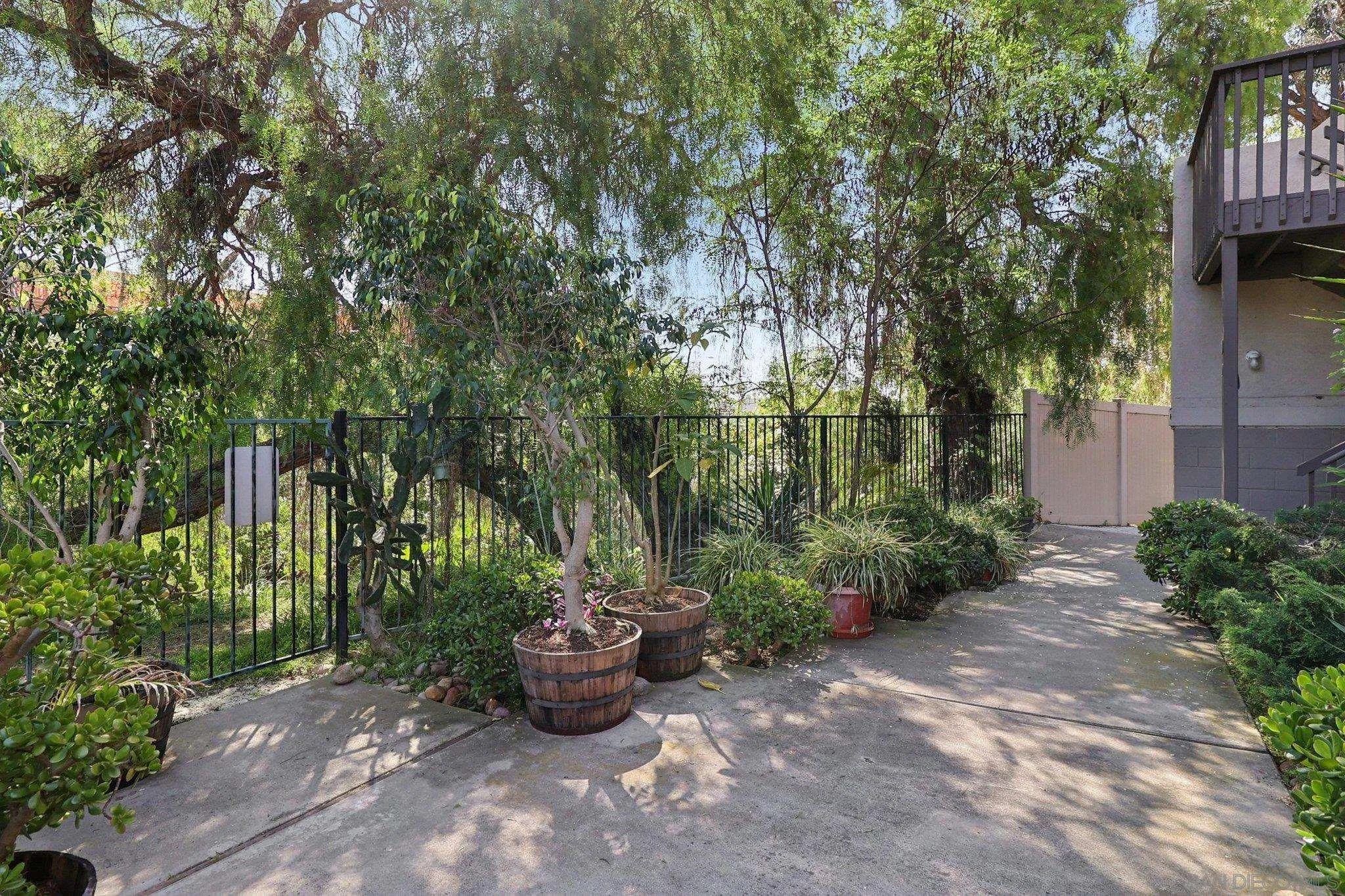 https://cdn.realtyfeed.com/cdn/127/260008438/ce4e665bbb574de3279898103b437850.webp
