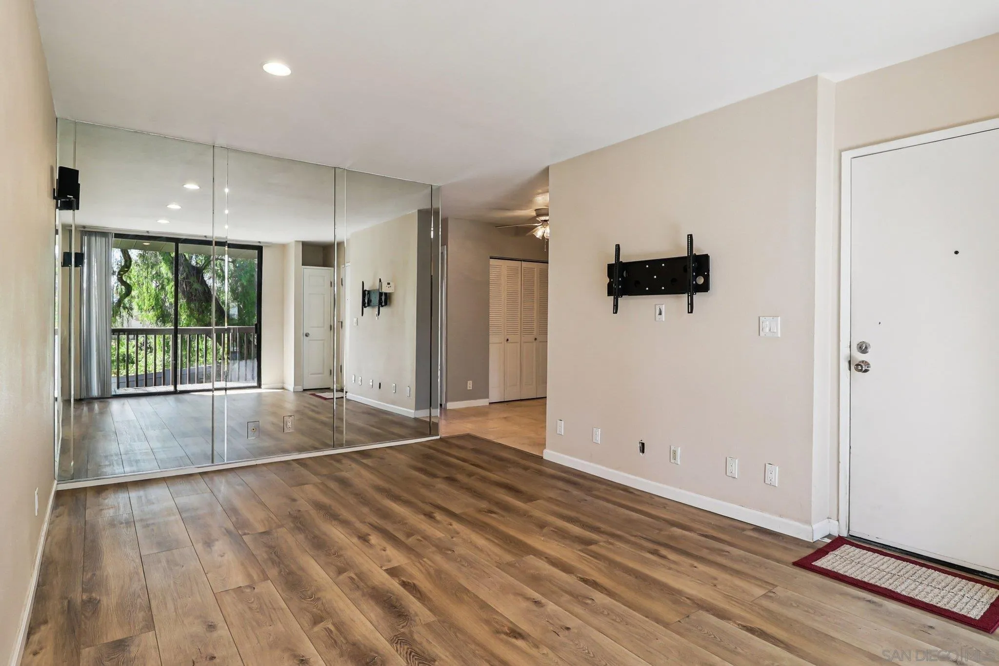 https://cdn.realtyfeed.com/cdn/127/260008438/cec3e9b3f3a3cb0229bcc6df90bac1fa.webp