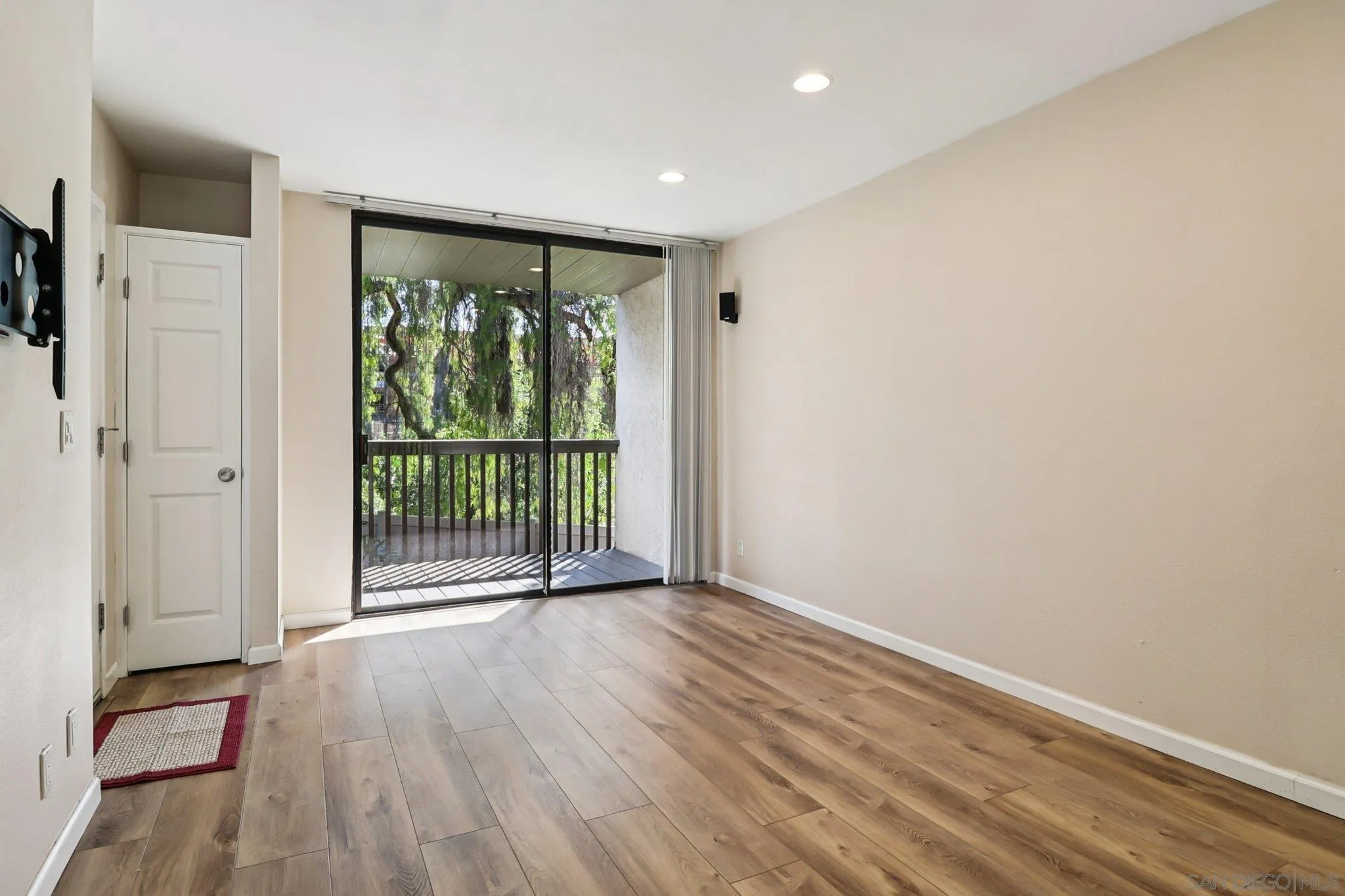 Photo #4: 260008438 Listing: Photo #4